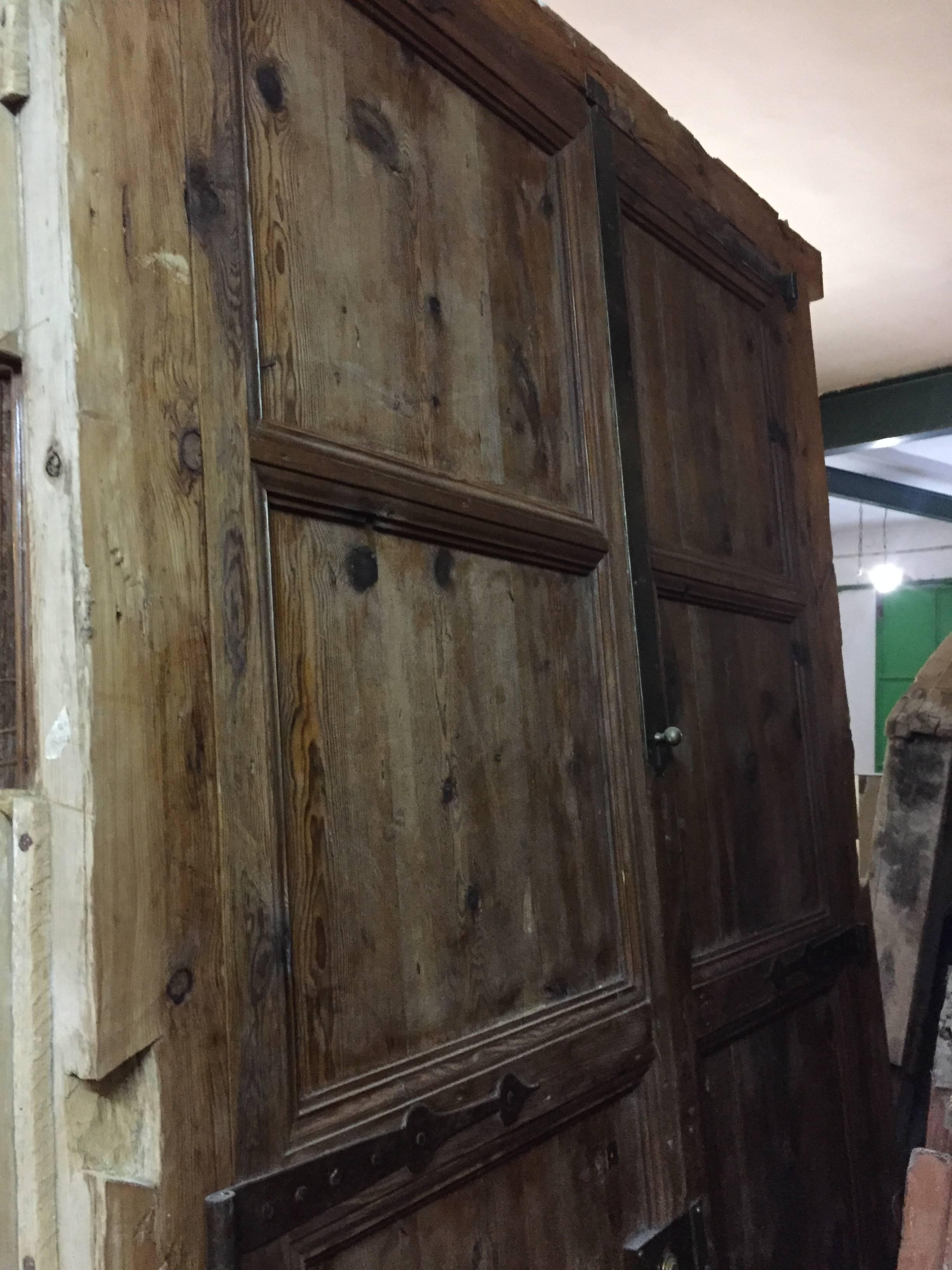 Magnificent Spanish monumental doors made in Teurel pine with 20cm of decorated frame. Strongly influenced by the Mudéjar current. On the front part you can find a very nice geometrical structure.