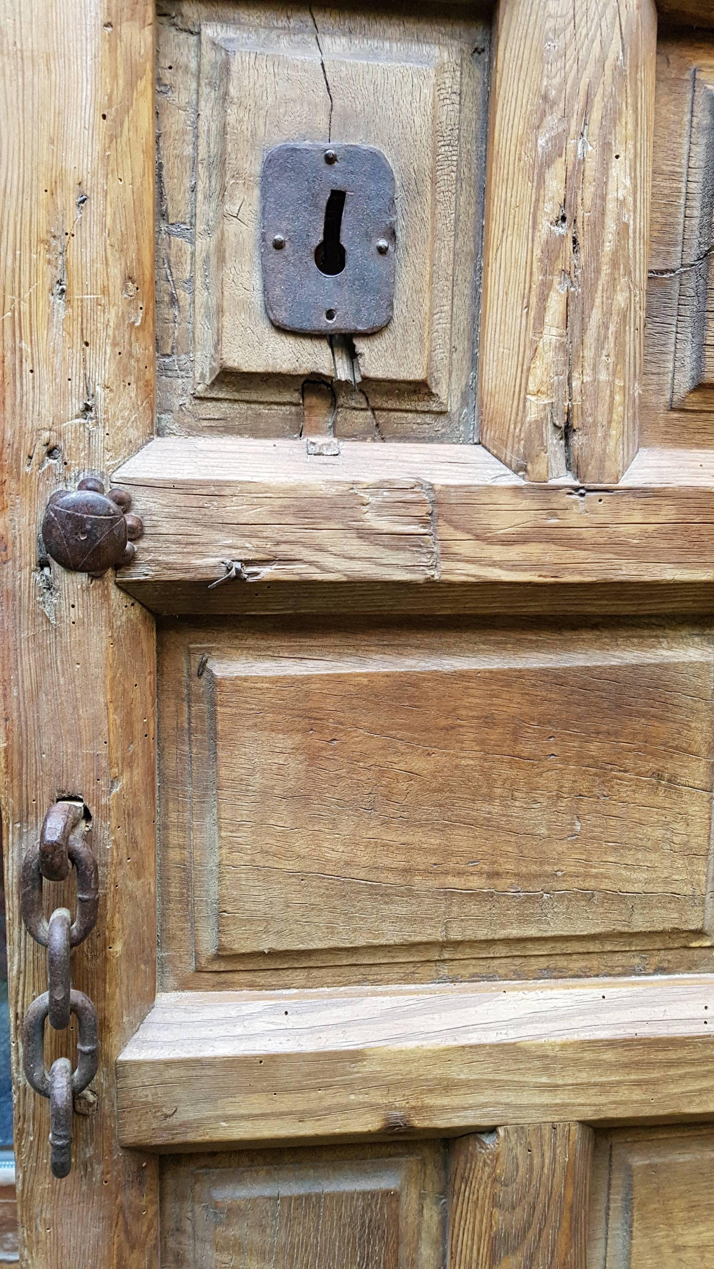 Very nice Spanish front door from the 18th century. The structure is made in pine wood and the rectangles on the front part in walnut wood.