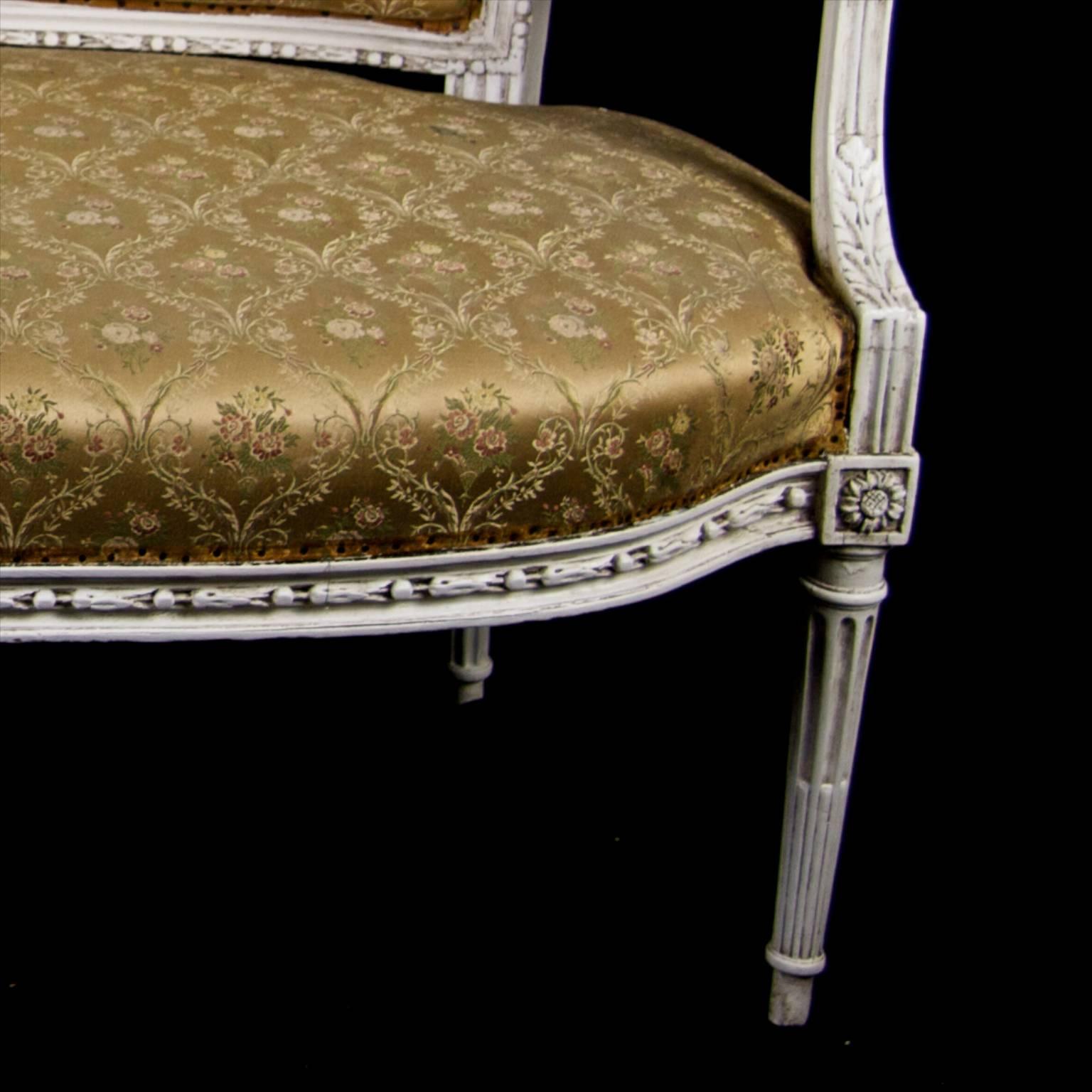 Swedish Gustavian Louis XVI Sofa, Three-Seat, Late 19th Century White Paint In Fair Condition In LONDON, GB