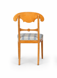 Silla de comedor individual sueca de estilo Biedermeier, en color miel de abedul dorado flameado, del siglo XIX