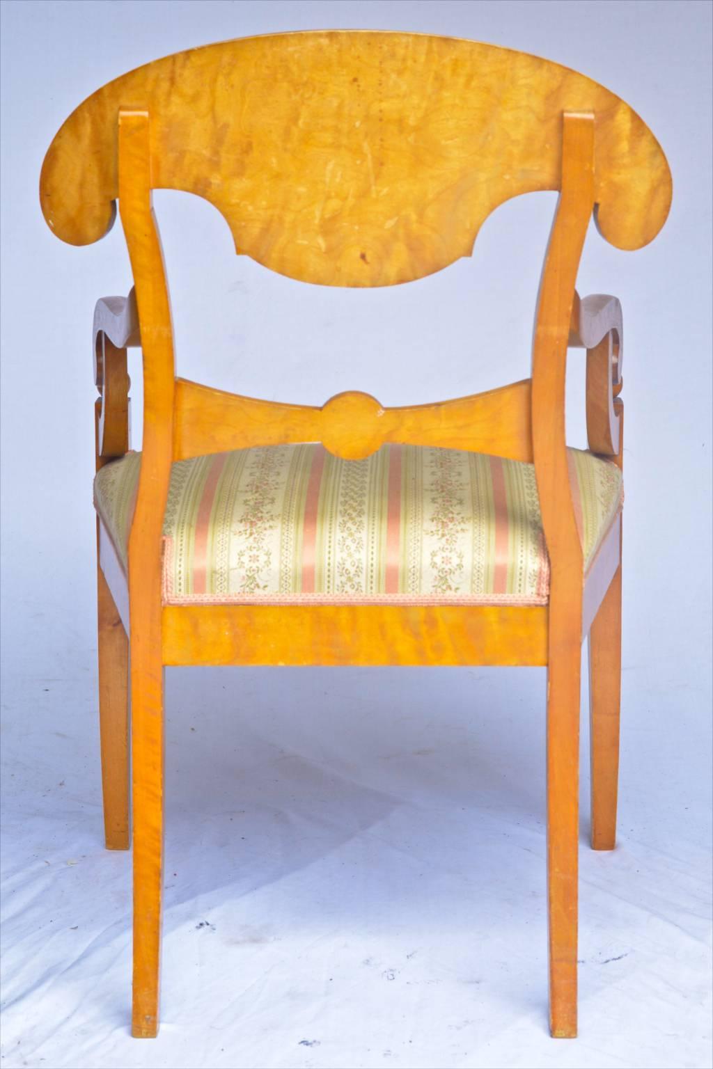 Antique Biedermeier Empire Swedish Carver Chairs in Quilted Golden Birch In Good Condition In LONDON, GB