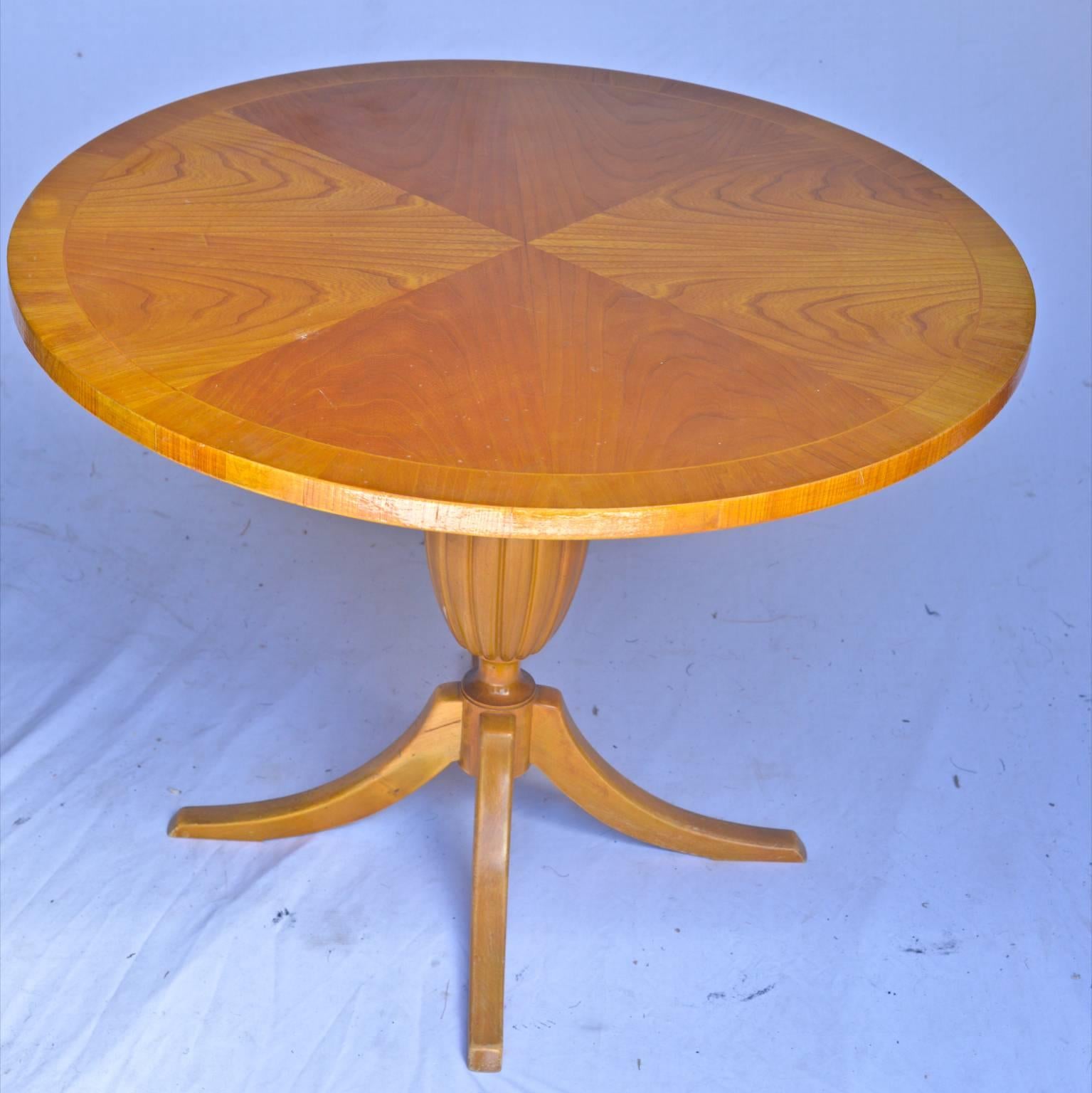 Unusual antique Swedish Biedermeier circular occasional table in stunning tiger stripe and golden birch veneers and four elegant slim curved feet.

The pedestal column in particular features an acorn shape motif.

Lovely honey color French polish