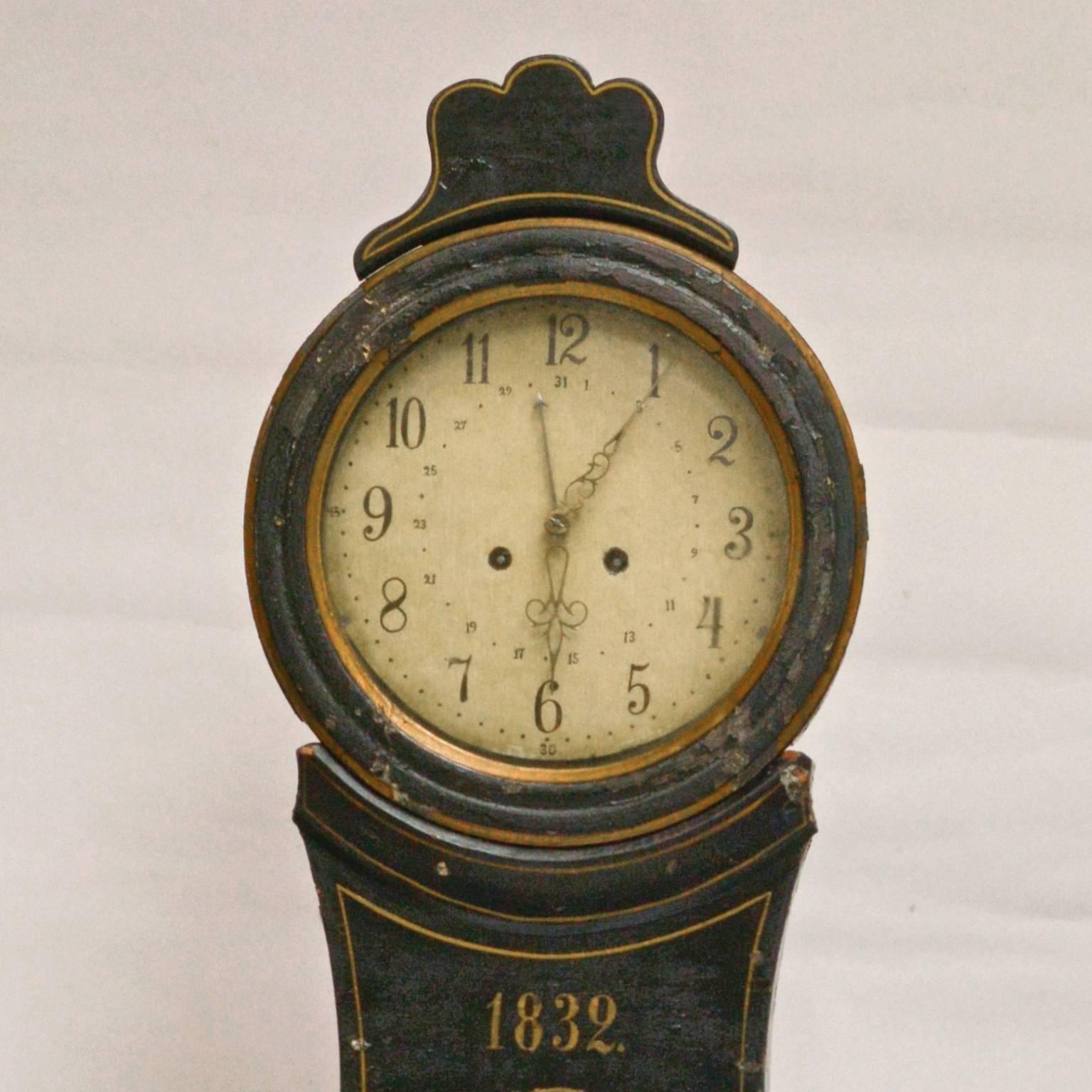 Unusual example of a decorative 1800s antique Swedish Mora clock with stunning hand-painted gold detailing to the body and plinth with t1832 painted date.

This original 1800s Mora clock has a beautiful face with a clean patina, and original black