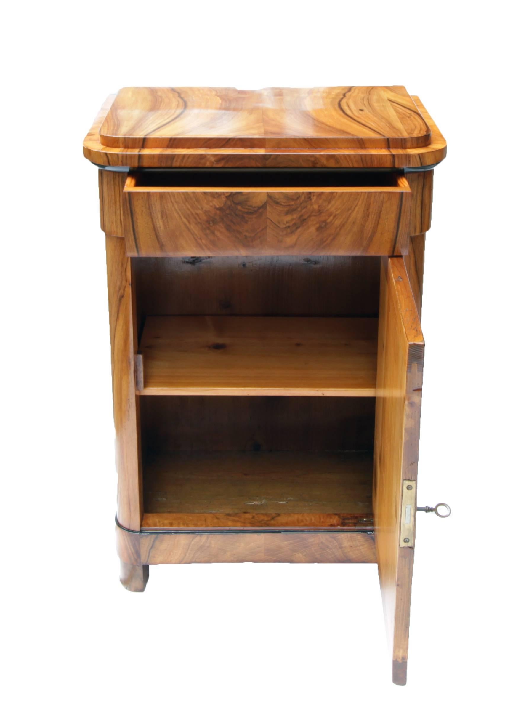 Very beautiful Biedermeier pillar cupboard consisting of a pinewood body covered with walnut veneer. Rare narrow measurement. In very well restored condition.