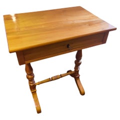 Später Biedermeier / Historicism Sewing / Beistelltisch aus massivem Kirschbaumholz