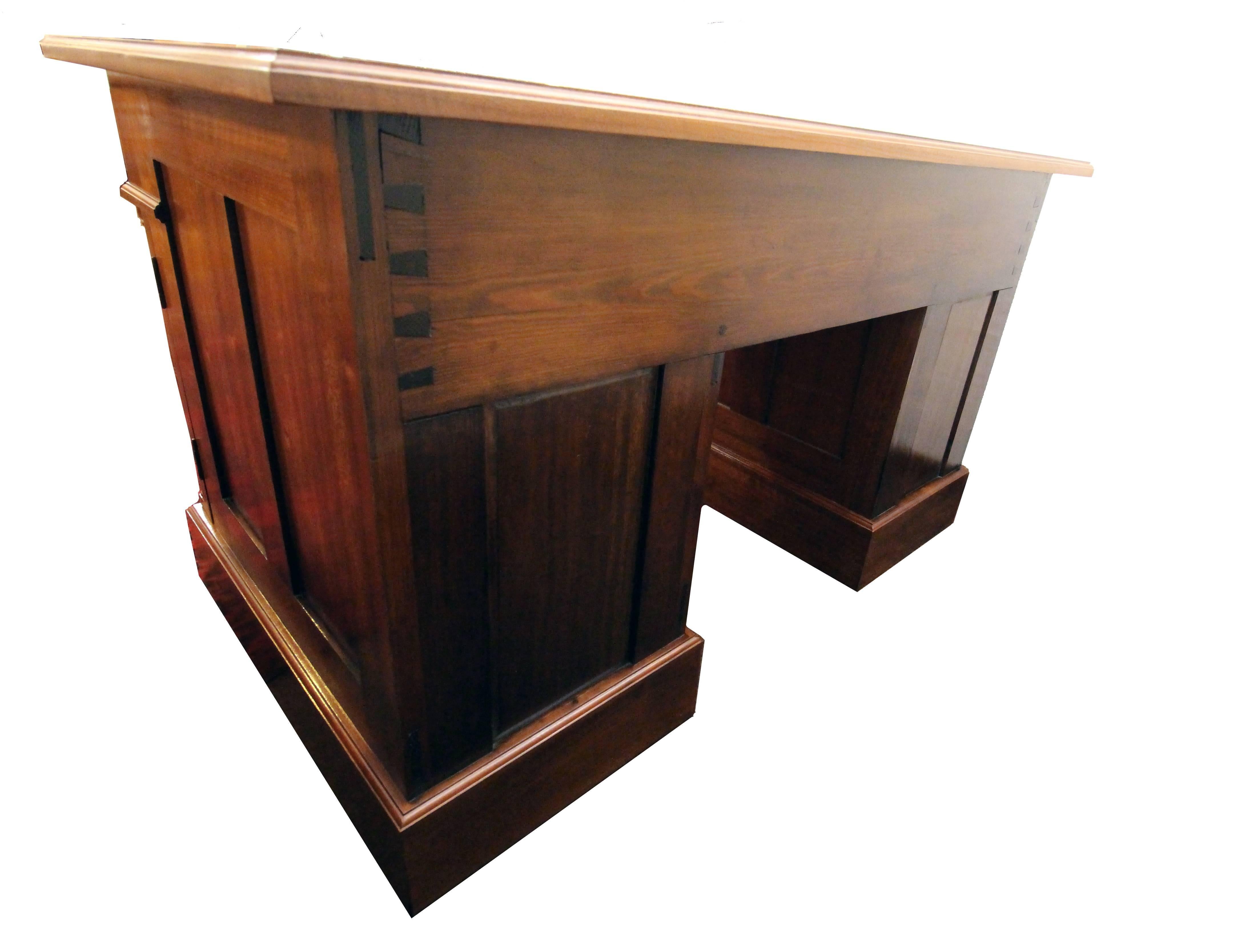 German Late 19th Century Art Nouveau Walnut-Veneer Desk For Sale