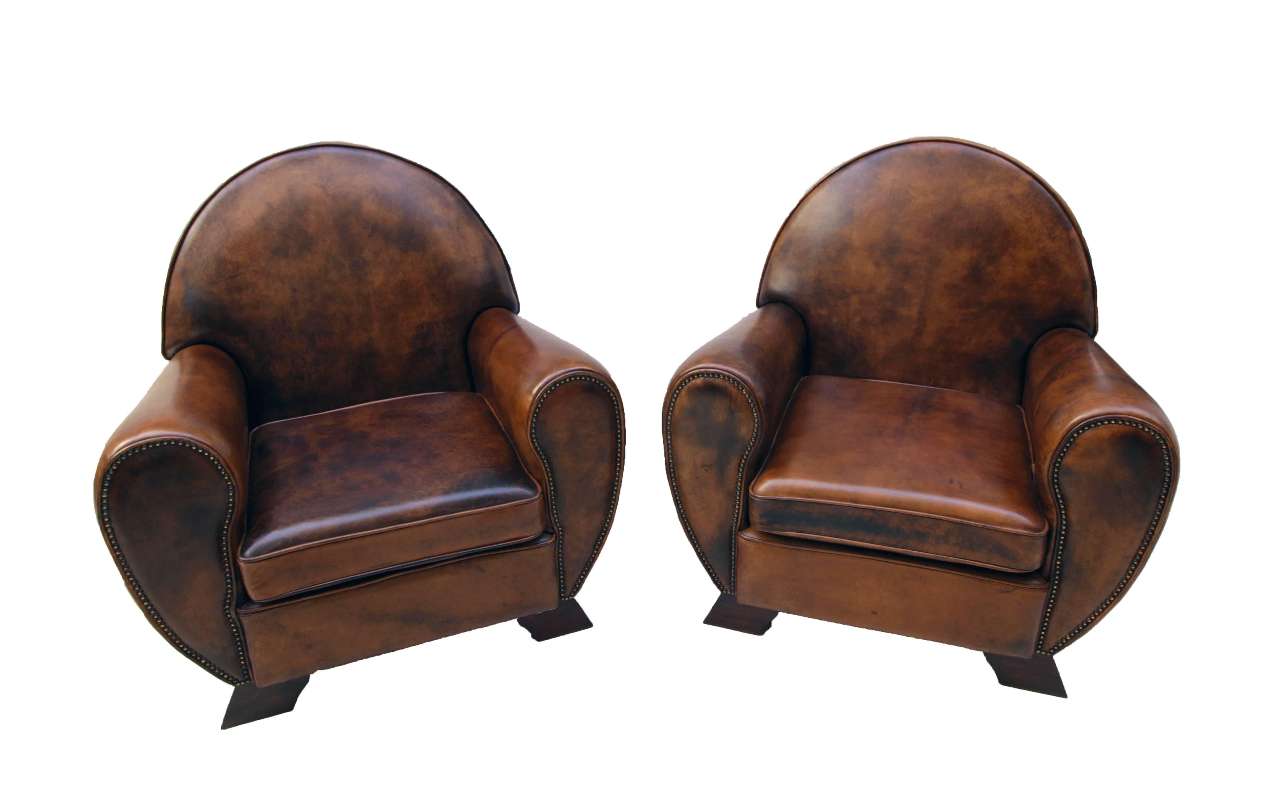 This club set, consisting of two club chairs and a club sofa, is covered with hand-patinated sheep leather. The sofa dimensions are below, and the chairs measure height 95, width 90, depth 87, and seat height 42 cm.