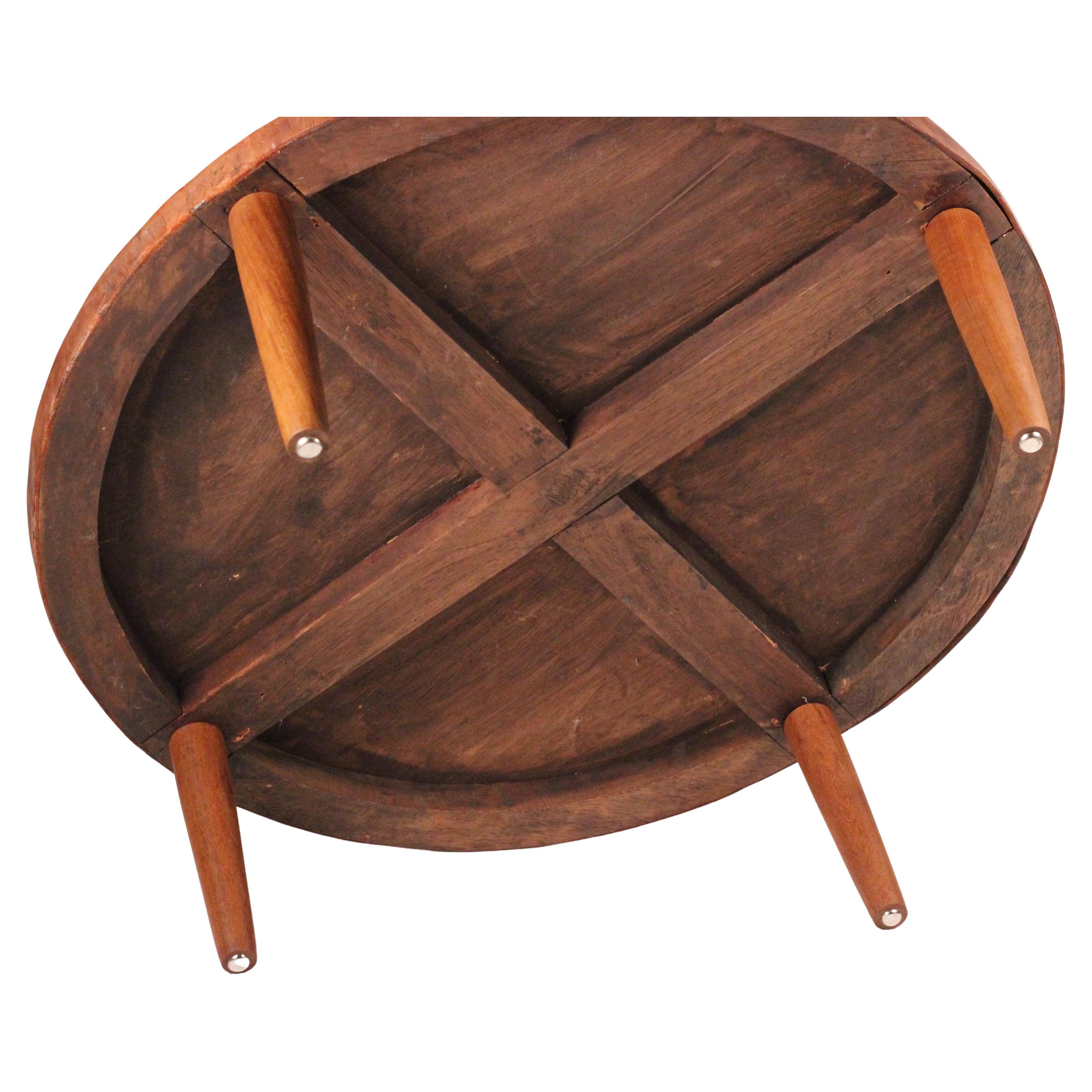 Mesa de centro circular de cuero y madera moderna de mediados de siglo de Angel I. Pazmino en venta 2