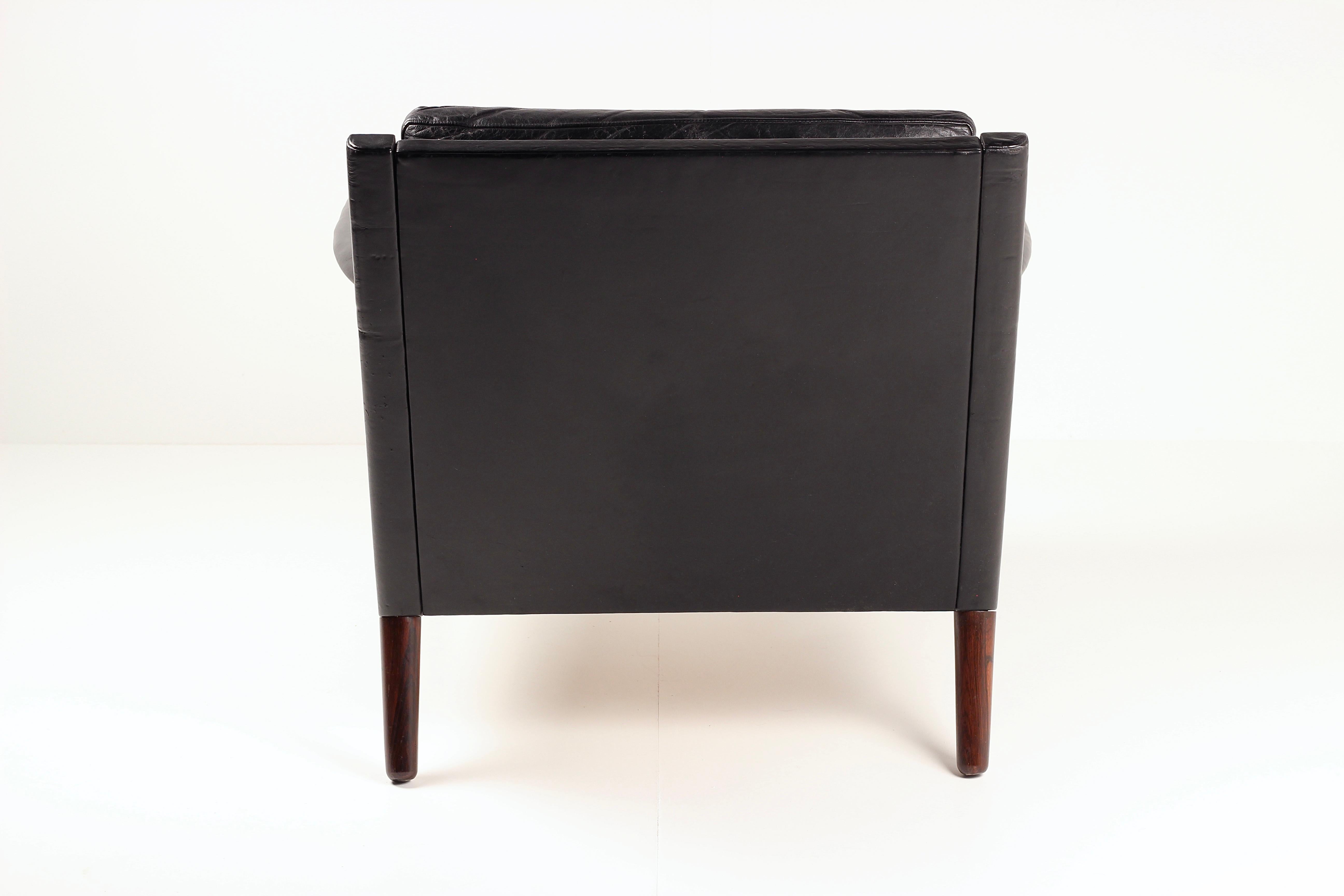 Metà XX secolo Kurt Østervig Modello 55 Sedia da salotto in pelle nera  Design danese di metà secolo in vendita