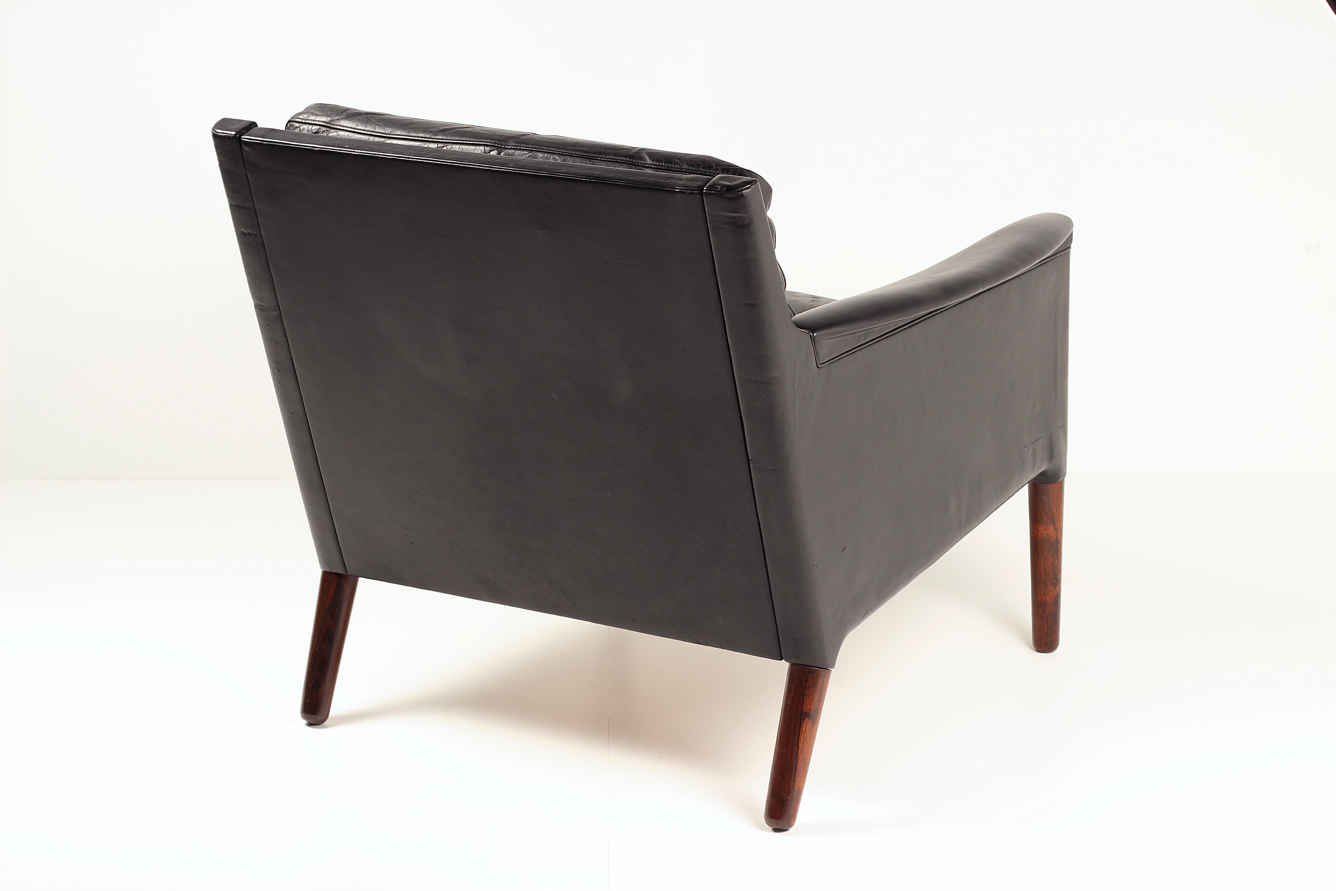 Pelle Kurt Østervig Modello 55 Sedia da salotto in pelle nera  Design danese di metà secolo in vendita