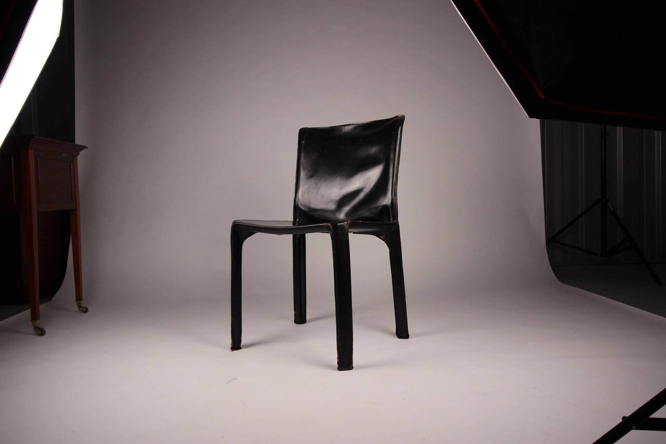 The Cab Chair was conceived by the architect and designer Mario Bellini in 1977. Cassina produced a skeleton in tubular steel and stretched leather which is then stitched and fastened to the frame with four zips. The MoMA in New York has the Cab 412