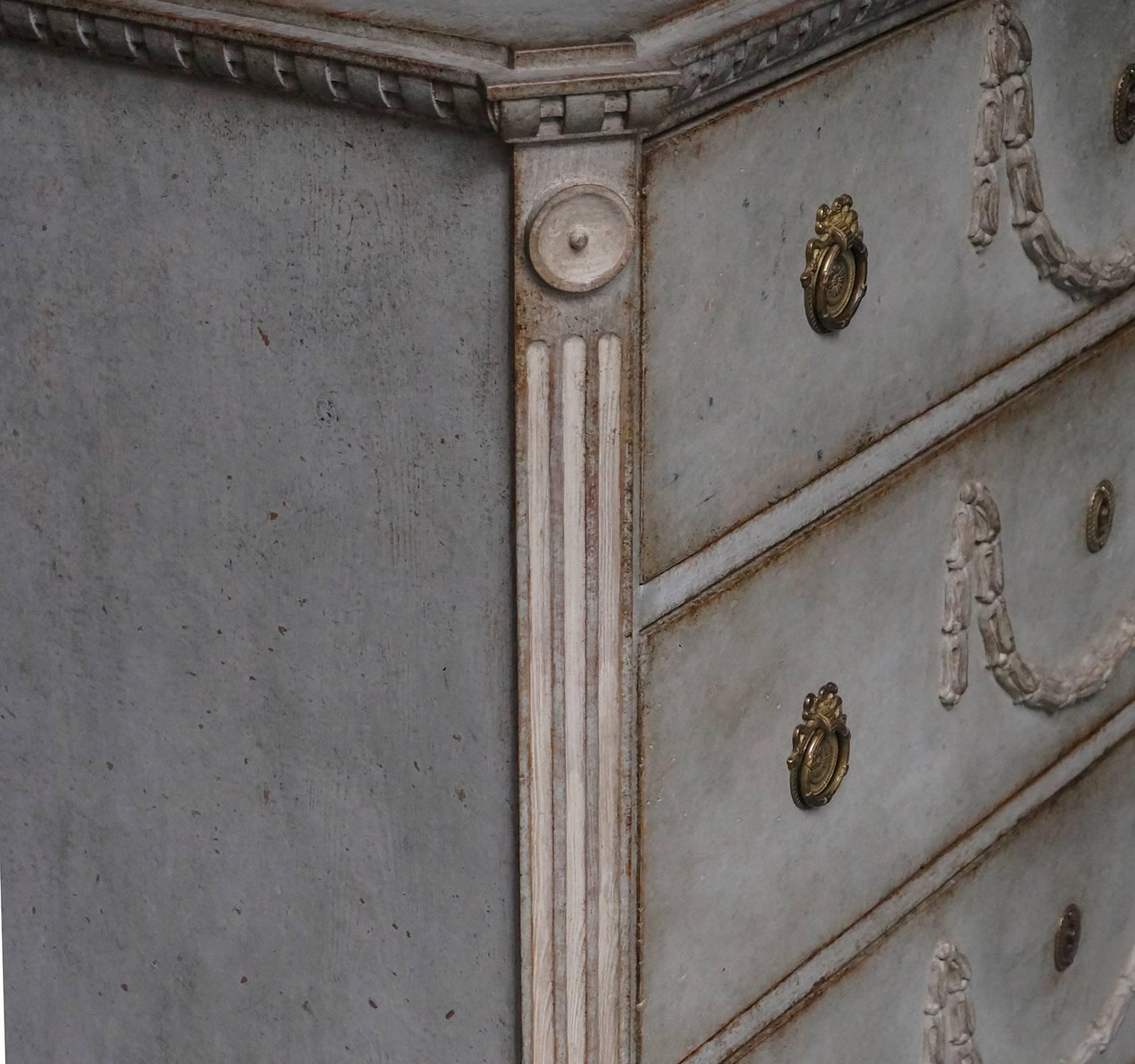 Neoclassical Chest of Drawers with Beautiful Detail (Neoklassisch)