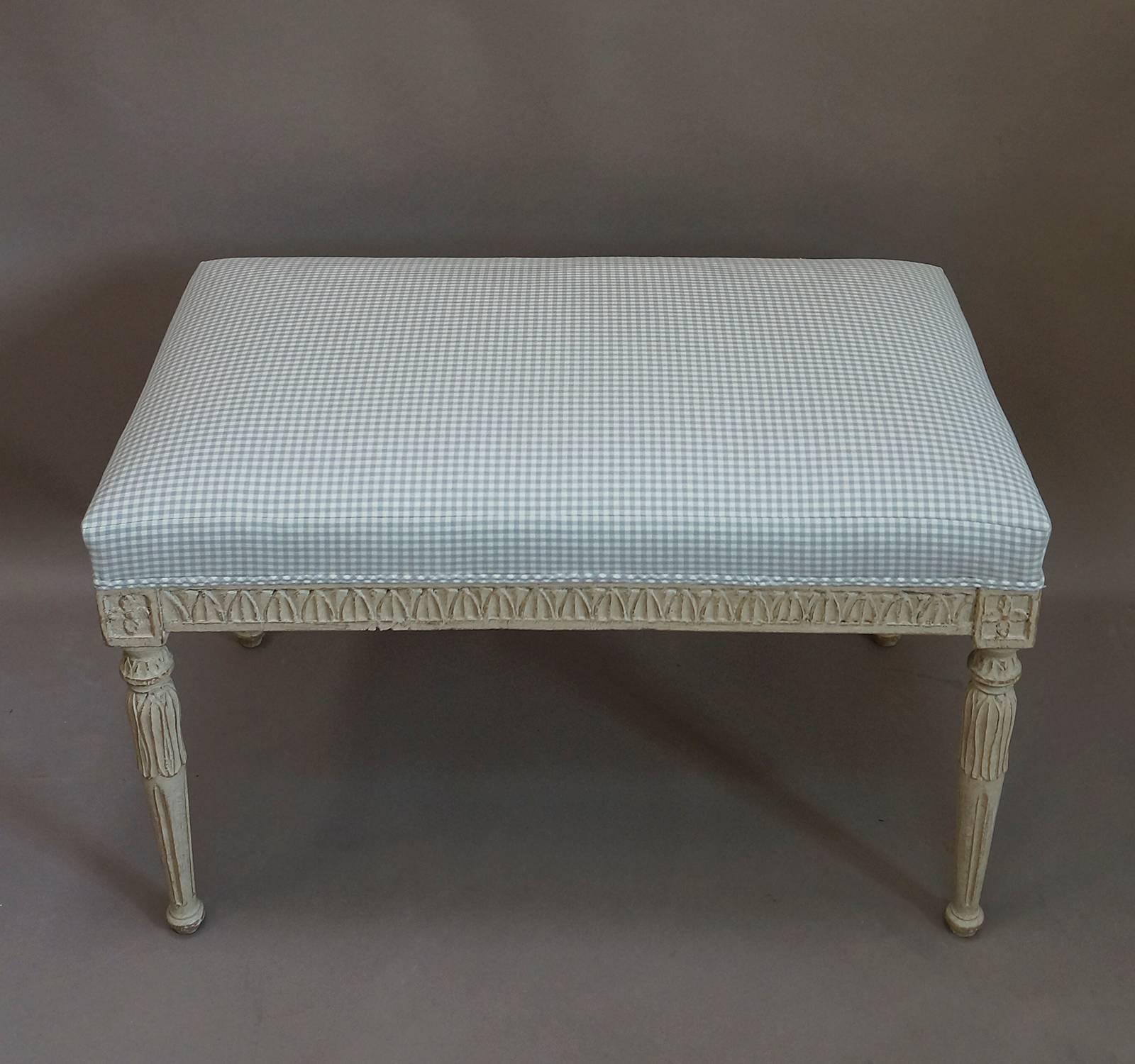 Carved Swedish bench in the Gustavian Style, circa 1850. Lamb’s tongue molding on the apron with florets at the corner blocks. Tapering round legs with lotus blossom carving at the top. Nice crisp detail.