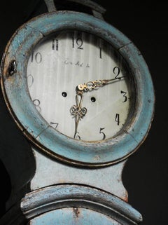 Blue Mora Clock with Urn