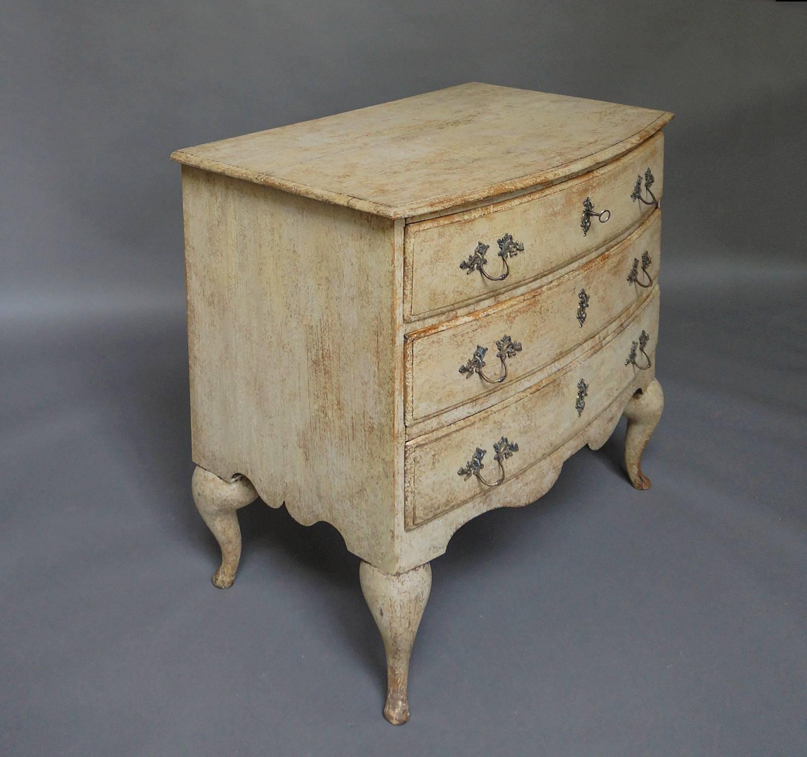 Early Rococo chest of drawers, Sweden, circa 1760. Original hardware and old painted surface with wonderful patina.
