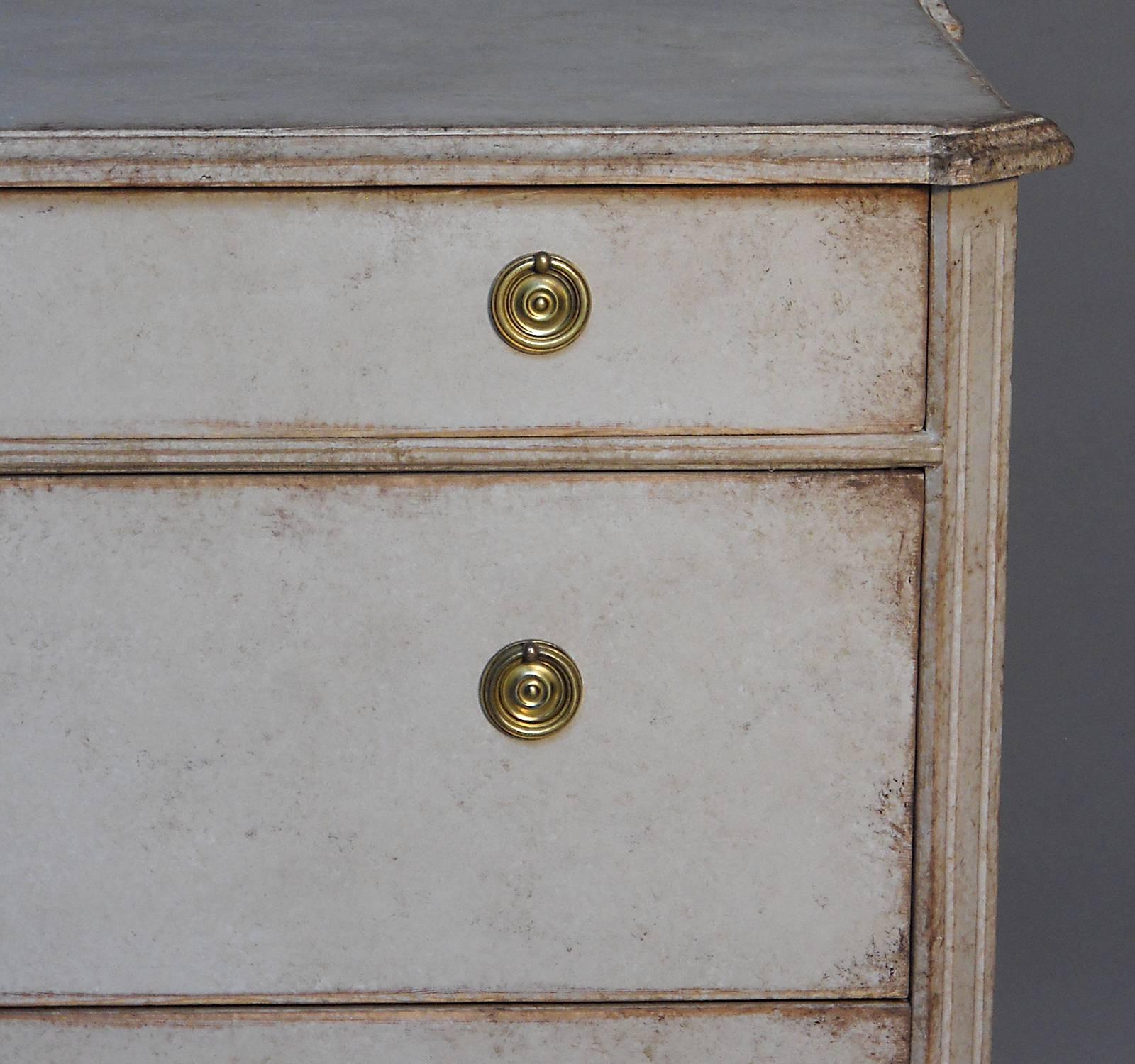 Swedish Gustavian Style Commode In Excellent Condition In Great Barrington, MA