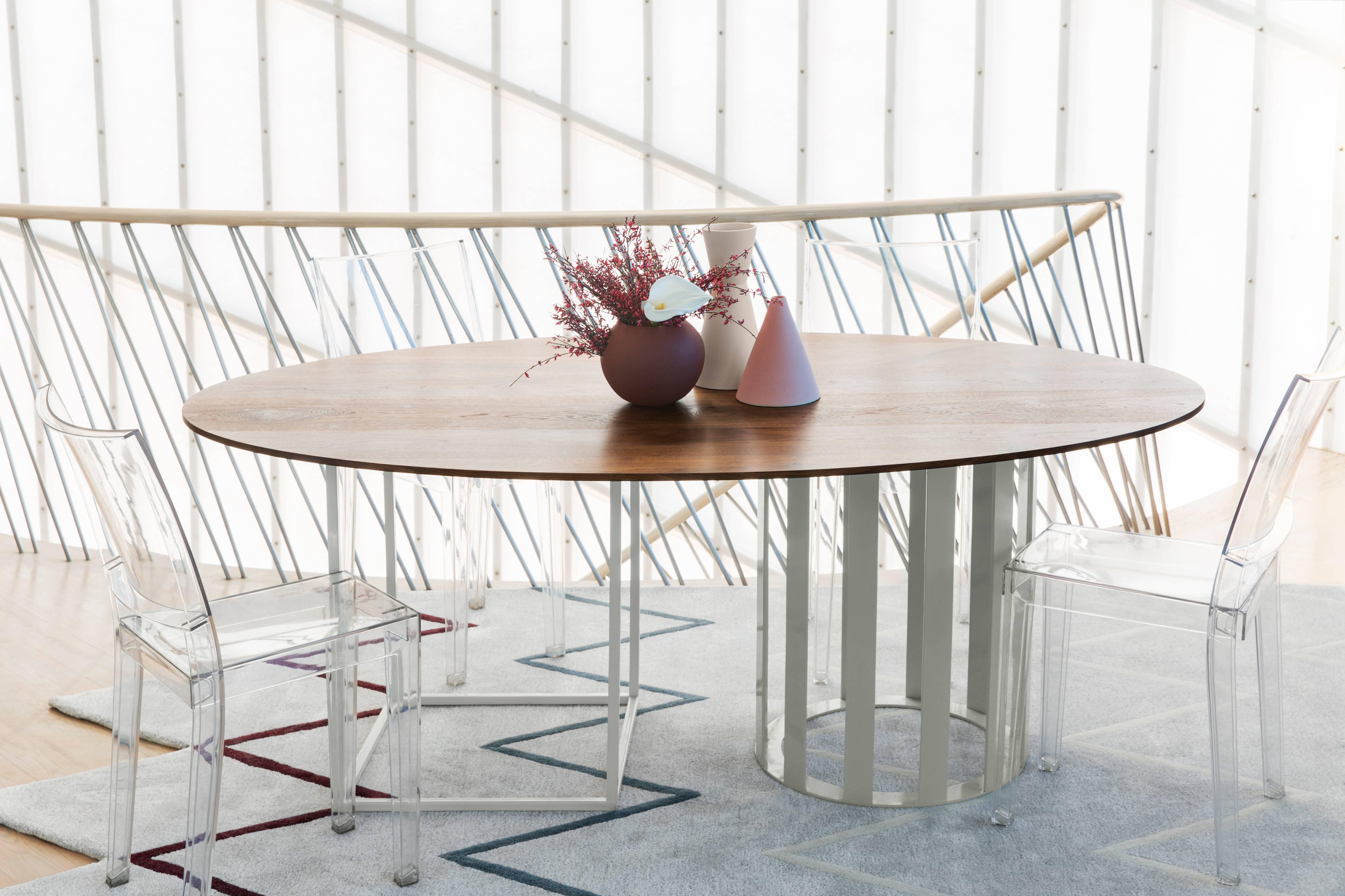  Ovaler Flux-Esstisch von Pieces, moderner, anpassbarer Esstisch aus Steinholzglas (Moderne) im Angebot
