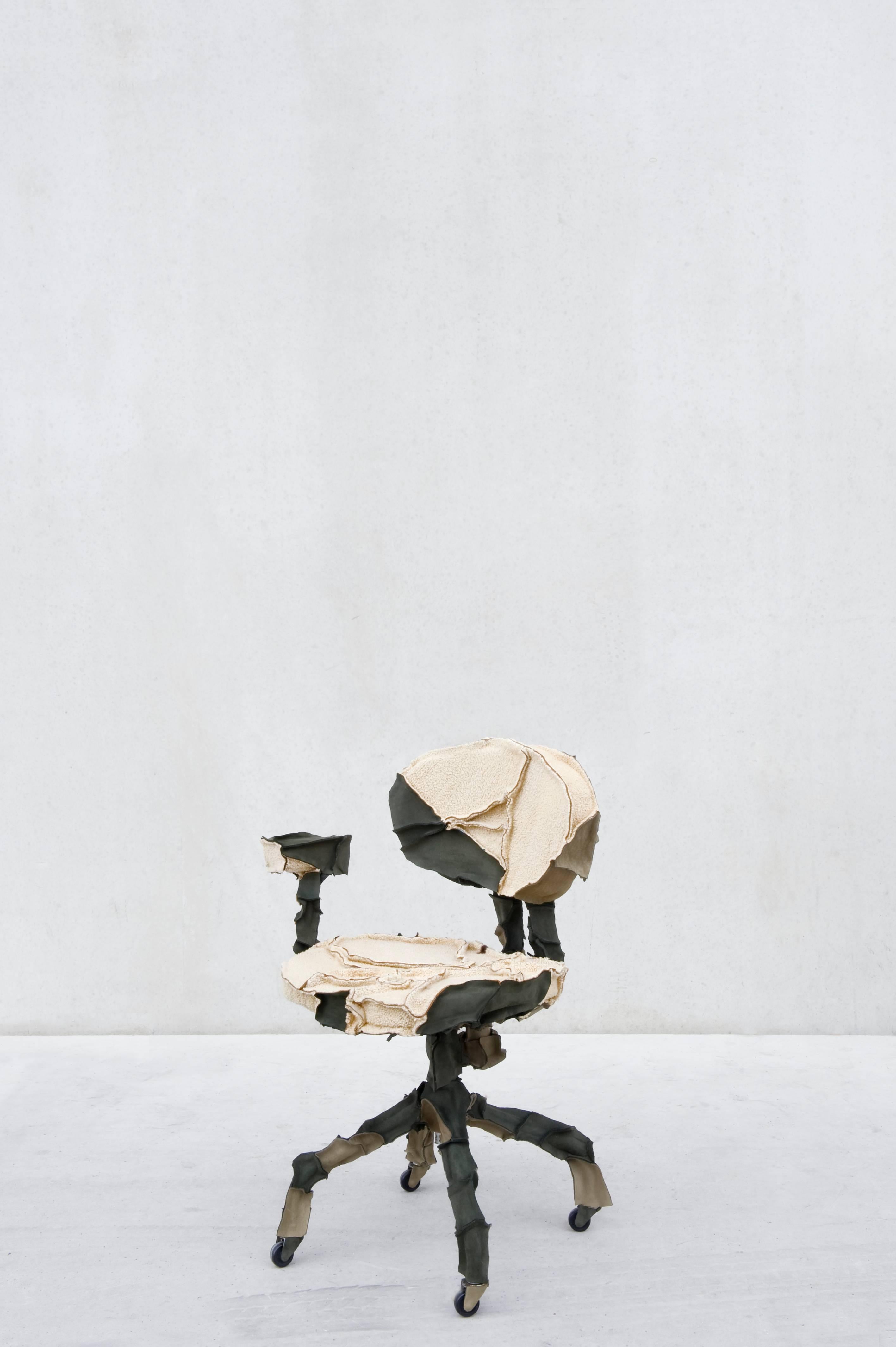 Collection de chaises de bureau en peau de Pepe Heykoop Neuf - En vente à Amsterdam, NL
