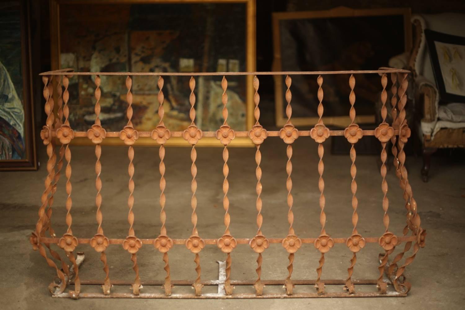 Pair of 19th Century Iron Spanish Balcony Railings 4
