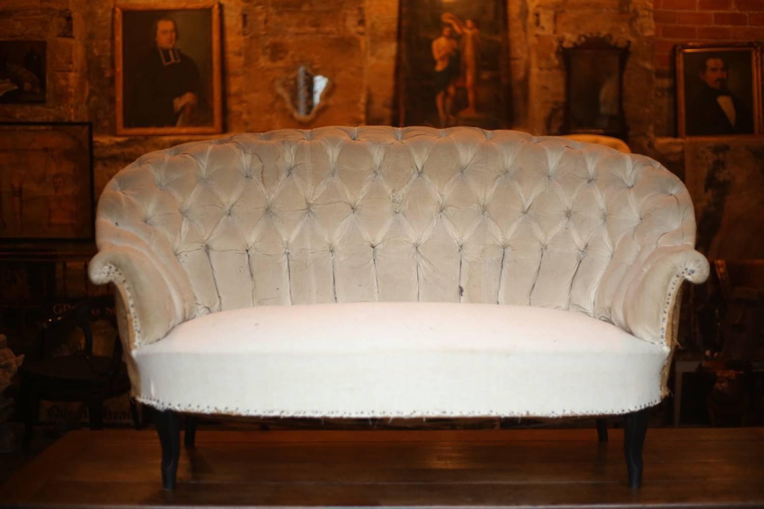 If you would like this piece upholstered then please do not hesitate to get in touch. This sofa would require 7 metres of material. You can supply your own or please get in touch to discuss options.
 
This is a superb shaped French deep buttoned