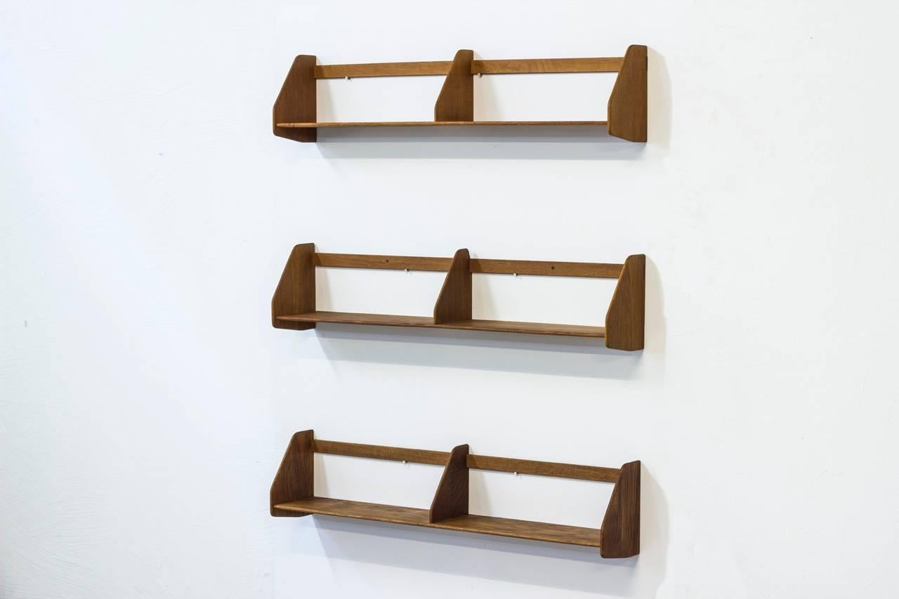 Set of 1950s Danish Wall Shelves in Oak by Hans J. Wegner for Ry Møbler In Excellent Condition In Stockholm, SE