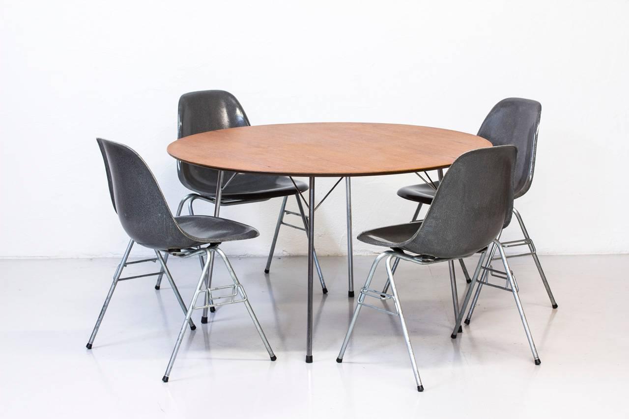 Scandinavian Modern Teak Dining Table by Arne Jacobsen for Fritz Hansen, 1963 In Excellent Condition In Stockholm, Stockholms län