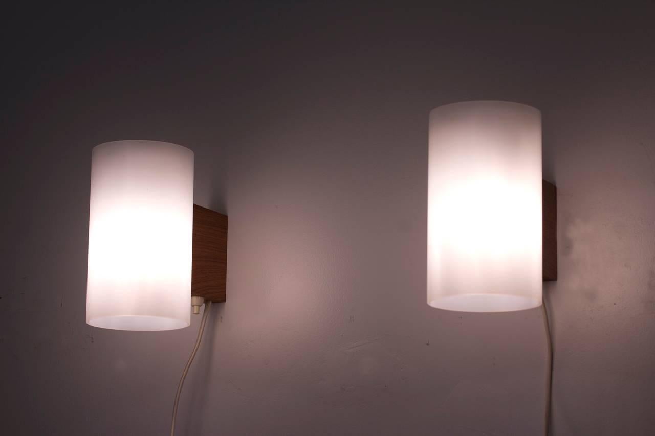 Mid-Century Modern Minimalist Wall Lamps by Uno & Östen Kristiansson for Luxus In Good Condition In Stockholm, SE