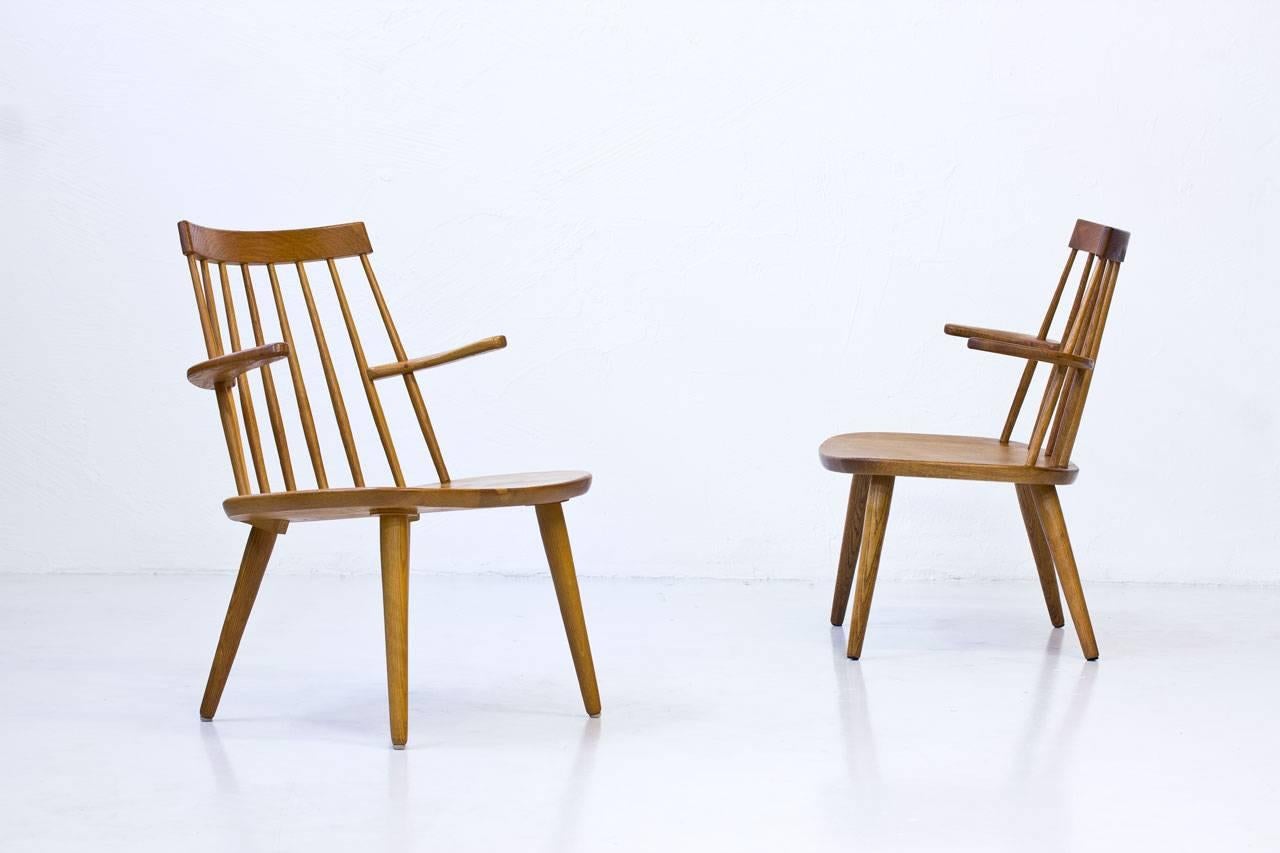 Pair of “Sibbo” easy chairs designed by Yngve Ekström in 1955. Manufactured in Sweden by Stolab during the 1960s. Made of solid oak, high quality in the making. Very good condition with minor signs of wear and age related patina.