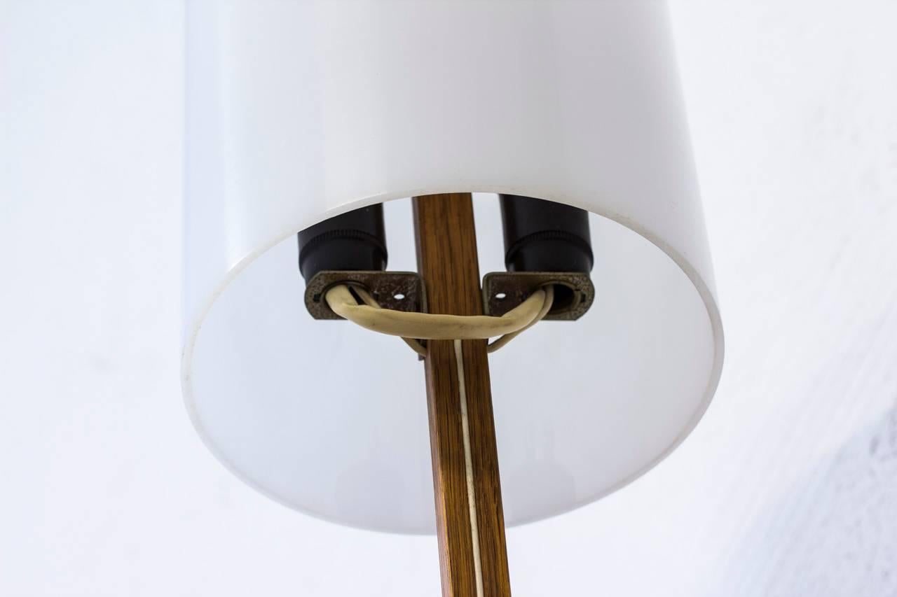 Mid-Century Modern Swedish Table Lamp in Oak and Acrylic by Luxus, Sweden 4