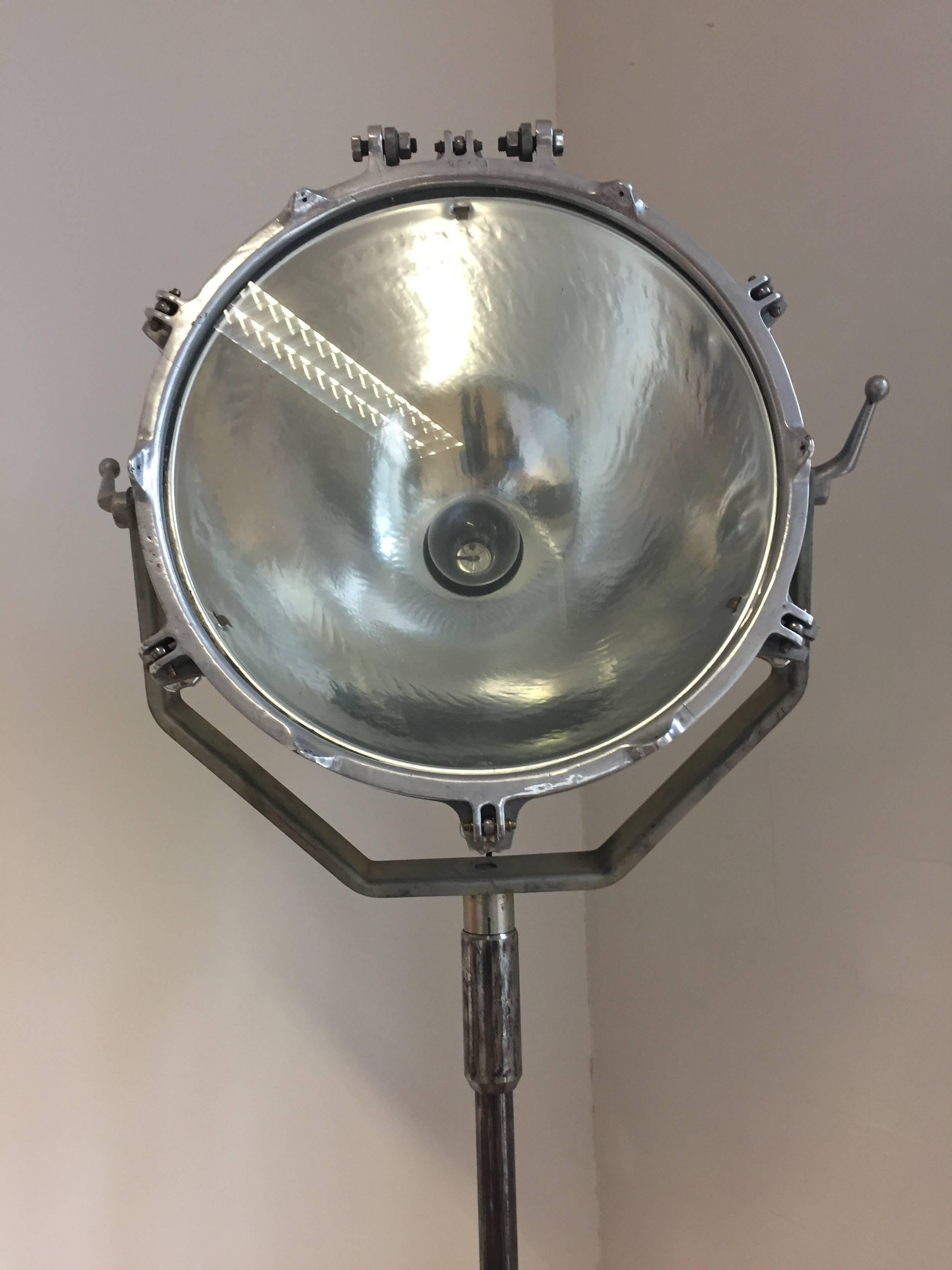 Spotlight in silver Aluminium and chrome, produced by Brandt, Paris, type V2821, first half of the 20th century, original condition except new wire, twisted cord black, very good vintage condition, pull-out bar, 220cm height in total having the bar