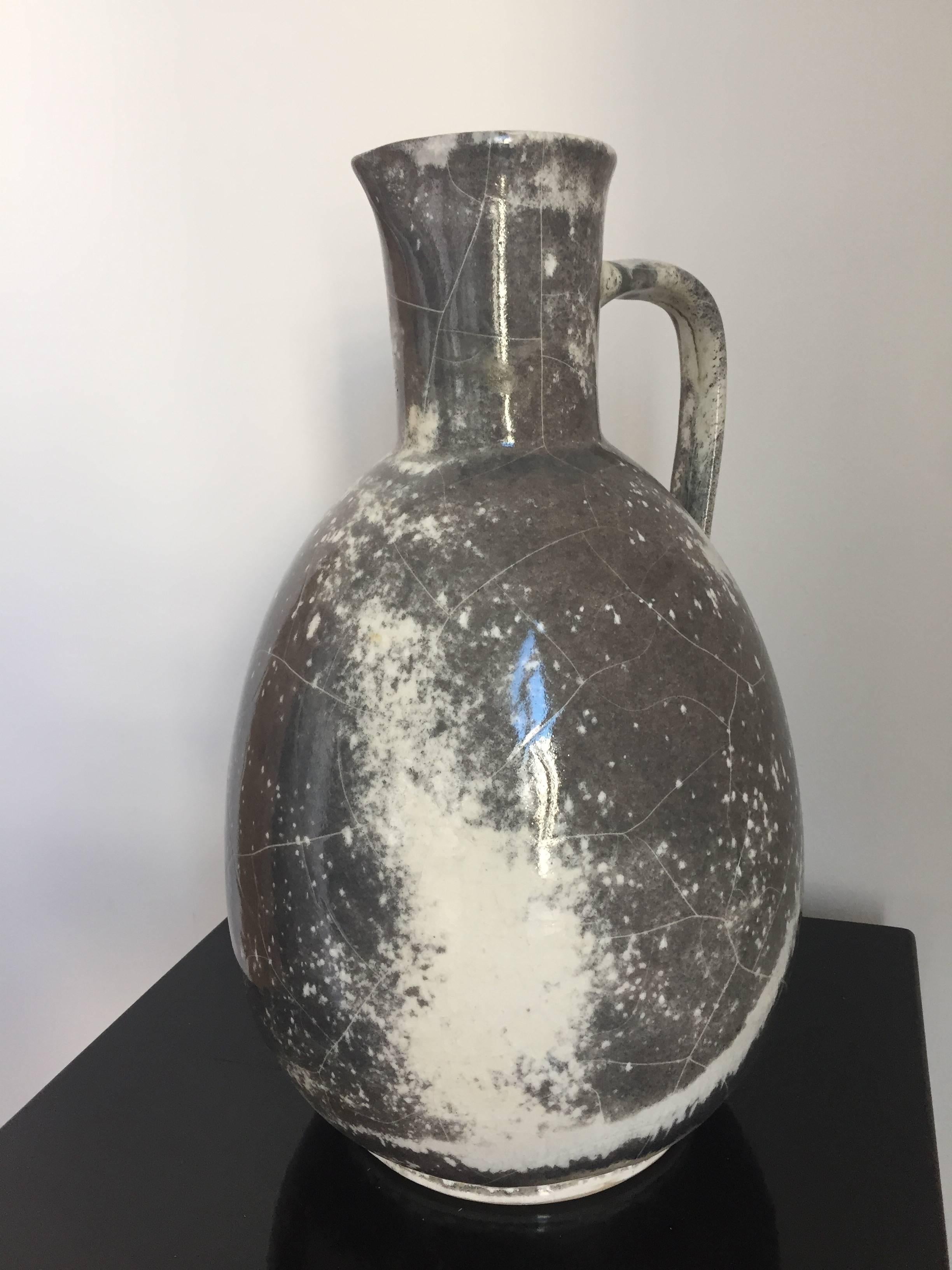 Rare ceramic jar by Richard Uhlemeyer, German ceramist,

Large vase, beautiful glaze in grey and off-white shades

Germany, 1940s, stamped at the bottom edge, perfect condition, size 42 cm high x 32 cm diameter.