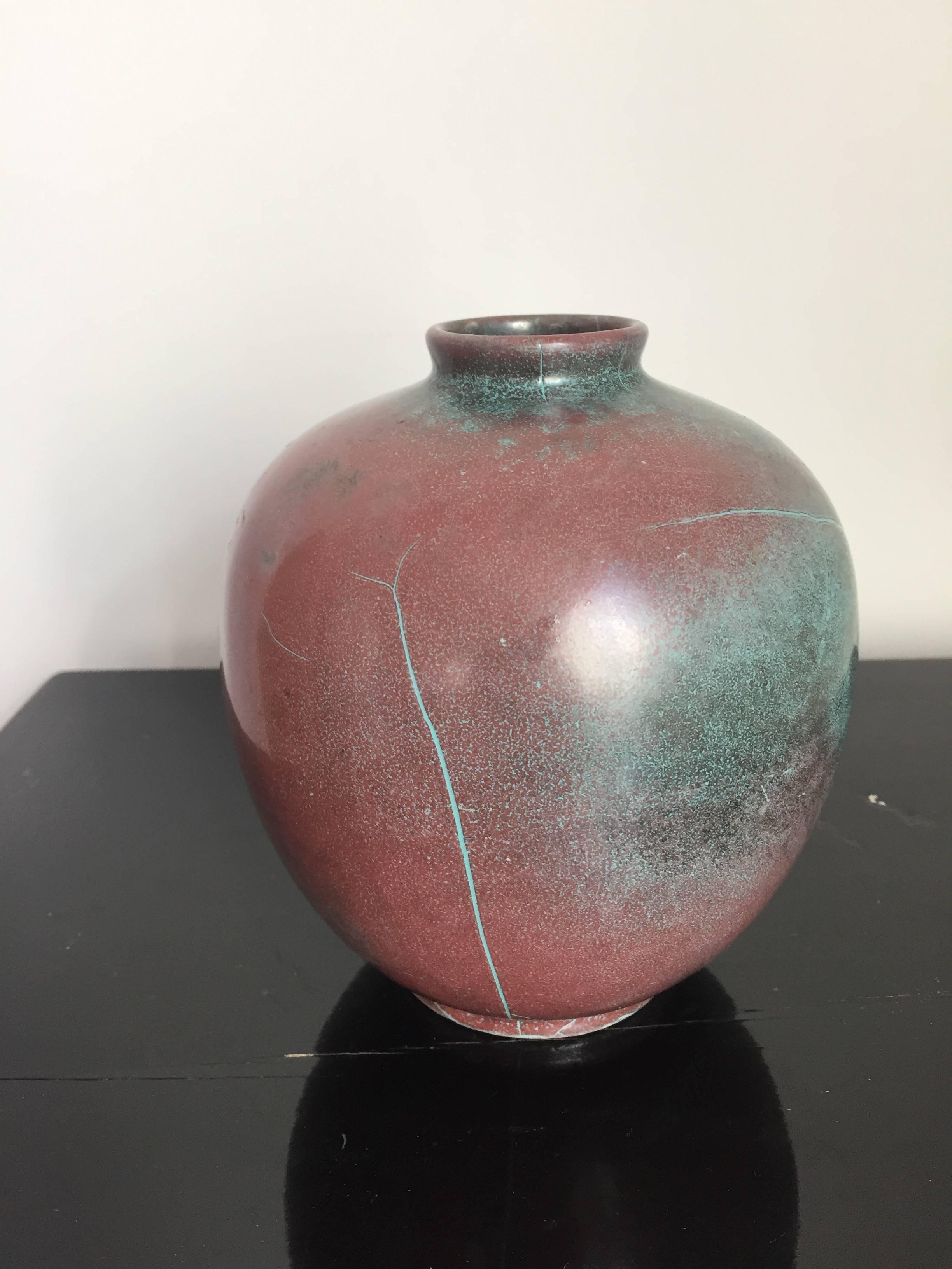 Vase and jar created by Richard Uhlemeyer, German ceramist, beautiful glaze in dark green and terra cotta red shades, 
Vase size 16cm diameter x 16 cm hight
Jar size 16cm diameter x 20cm hight
Good condition, minor losses.

