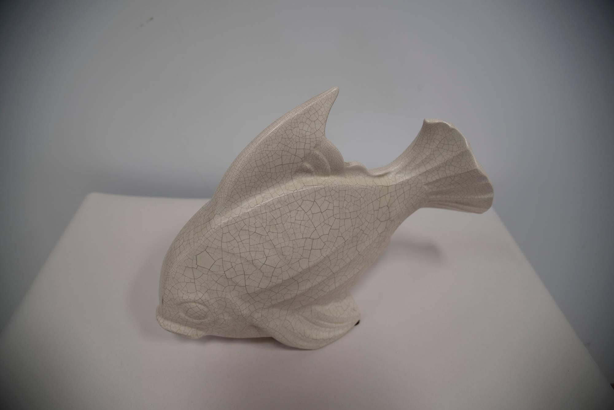 An Art Deco crackled motif ivory-glazed pottery in the form of a swimming fish. Attributed to LE JAN. Made by the Saint-Amand-les-Eaux factory and made in the 1920s - 1930s. With a LeJan signature and in a very pale pink craquele glaze. It should be