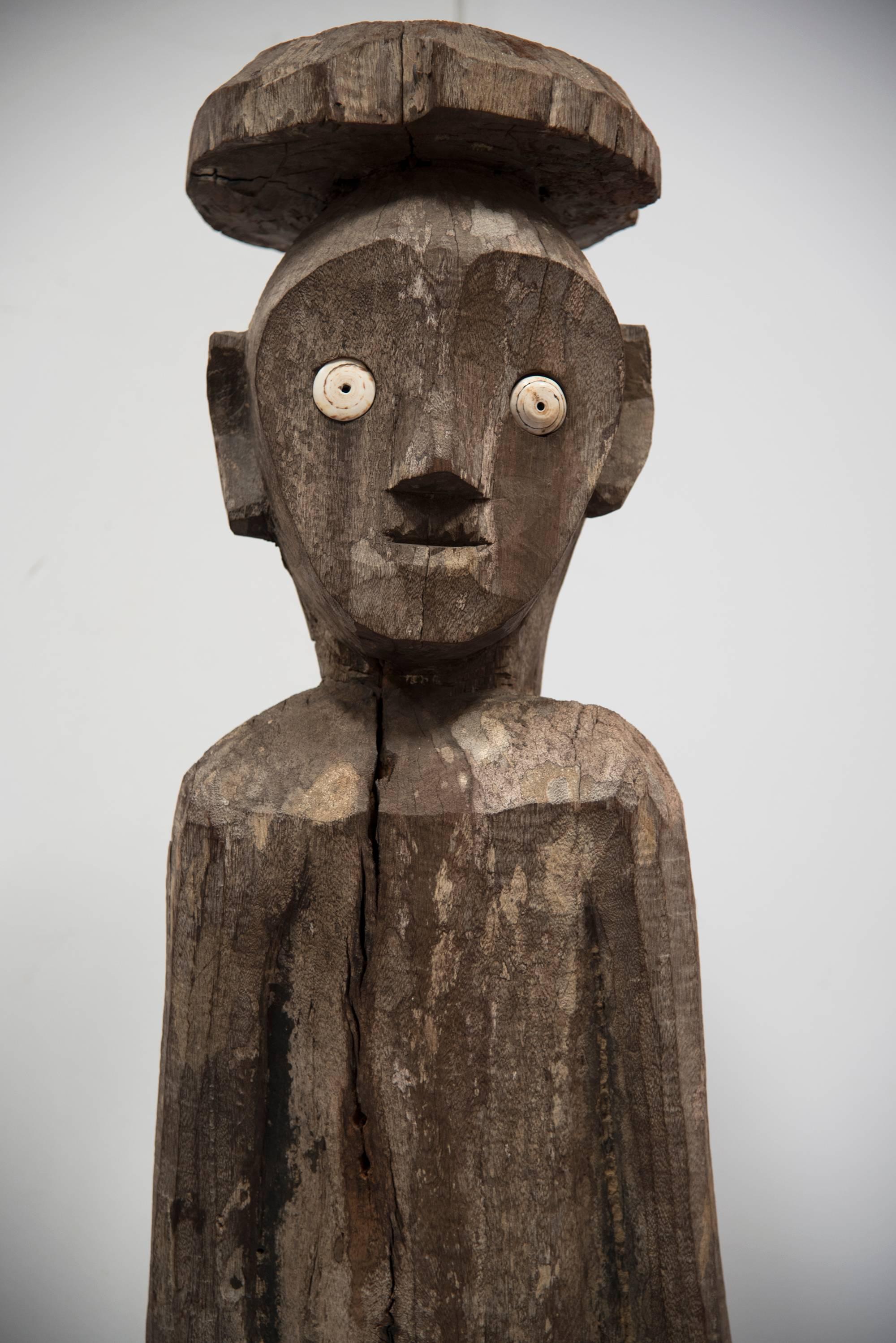 Folk Art Hampadong - Kalimantan Tribal Art Carved Figure - Maile with Child For Sale