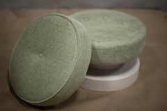 S. OTTOMANO MACK con base laccata in legno bianco