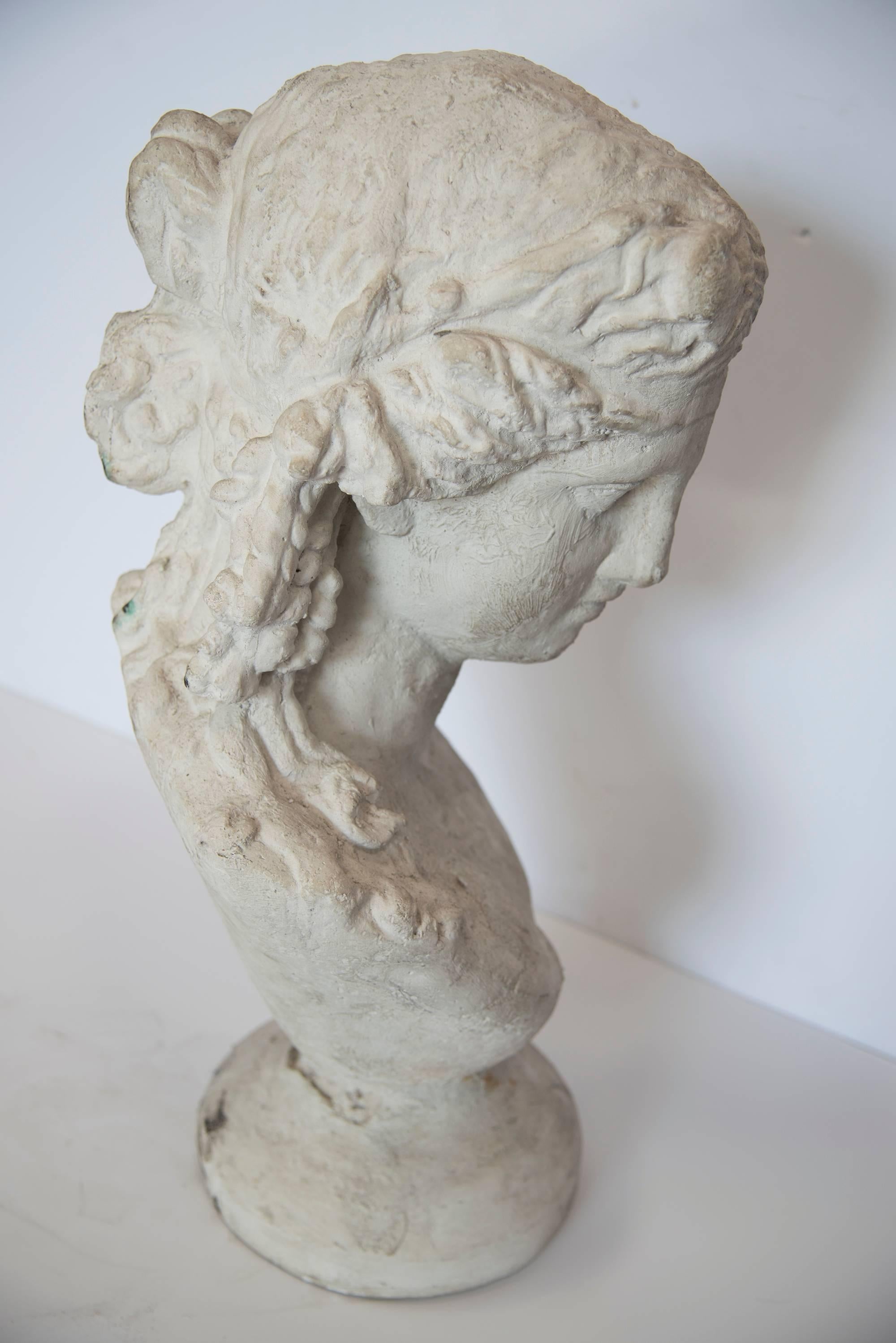 Small Tabletop Plaster Bust of a Woman In Distressed Condition In Hawthorne, CA