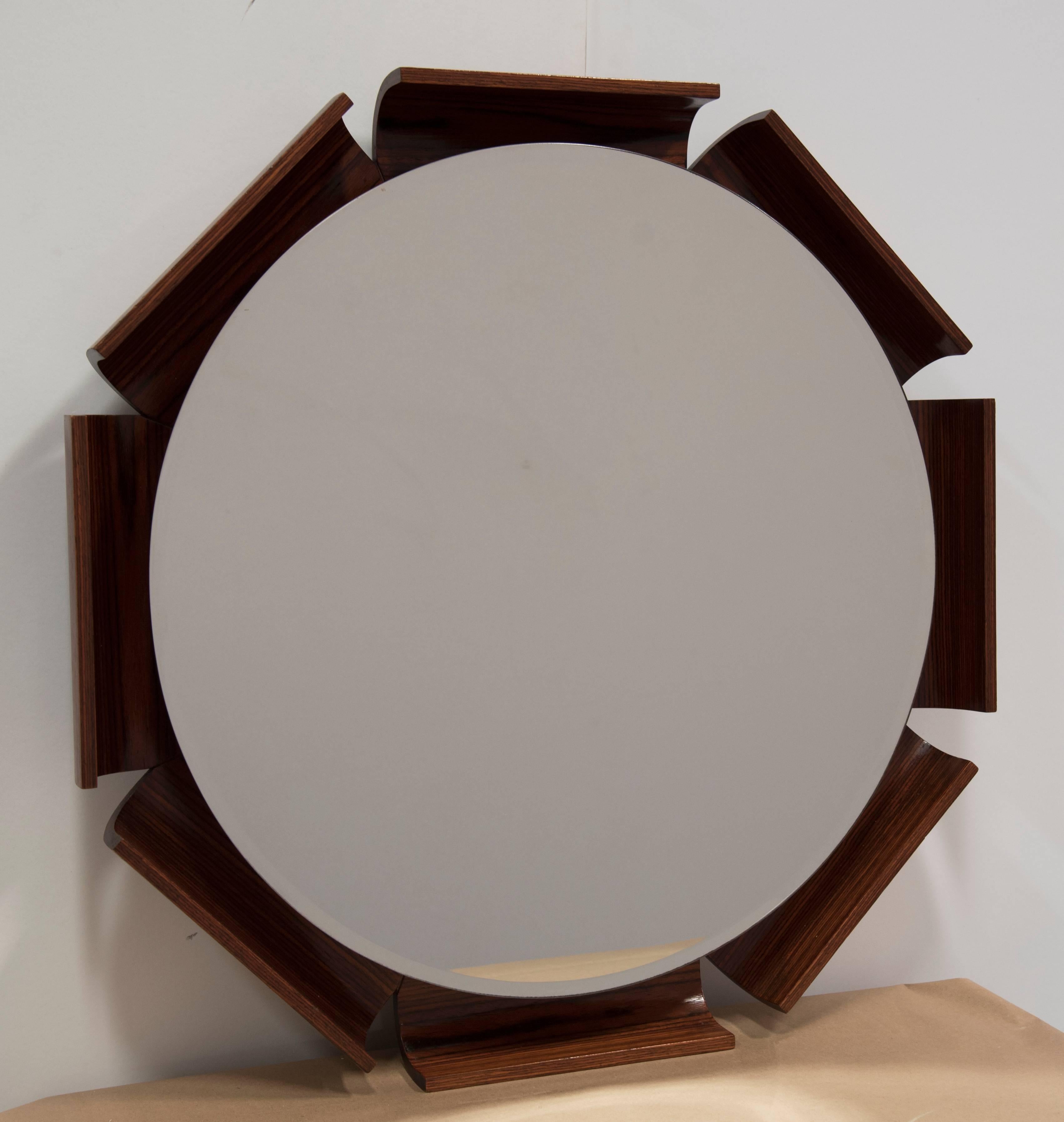 Mid-Century Modern Miroir octogonal en bois de rose ITALIEN du milieu du siècle en vente