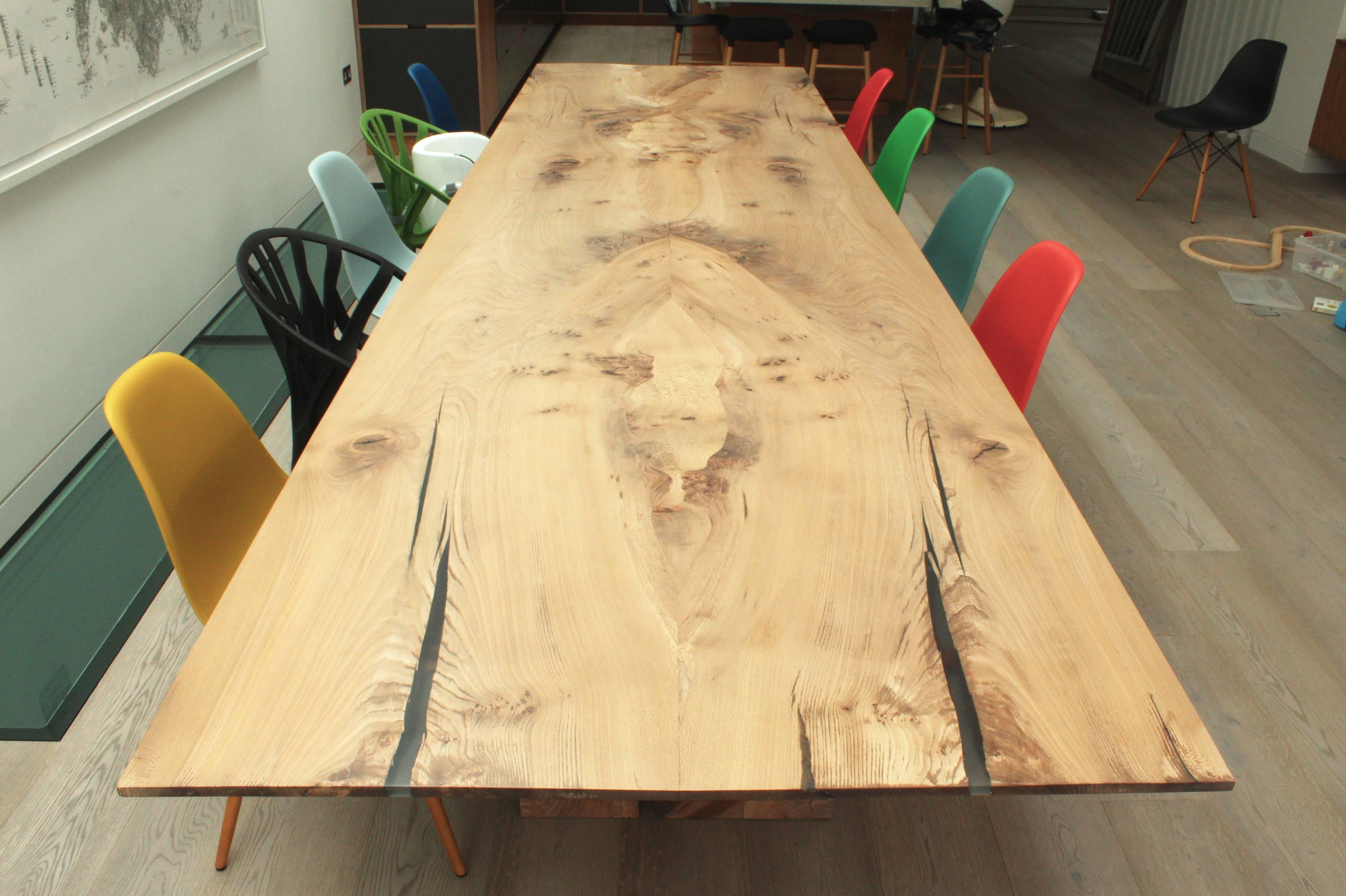 Contemporary solid English elm dining table, book matched with a taper edge,  In New Condition In London, GB
