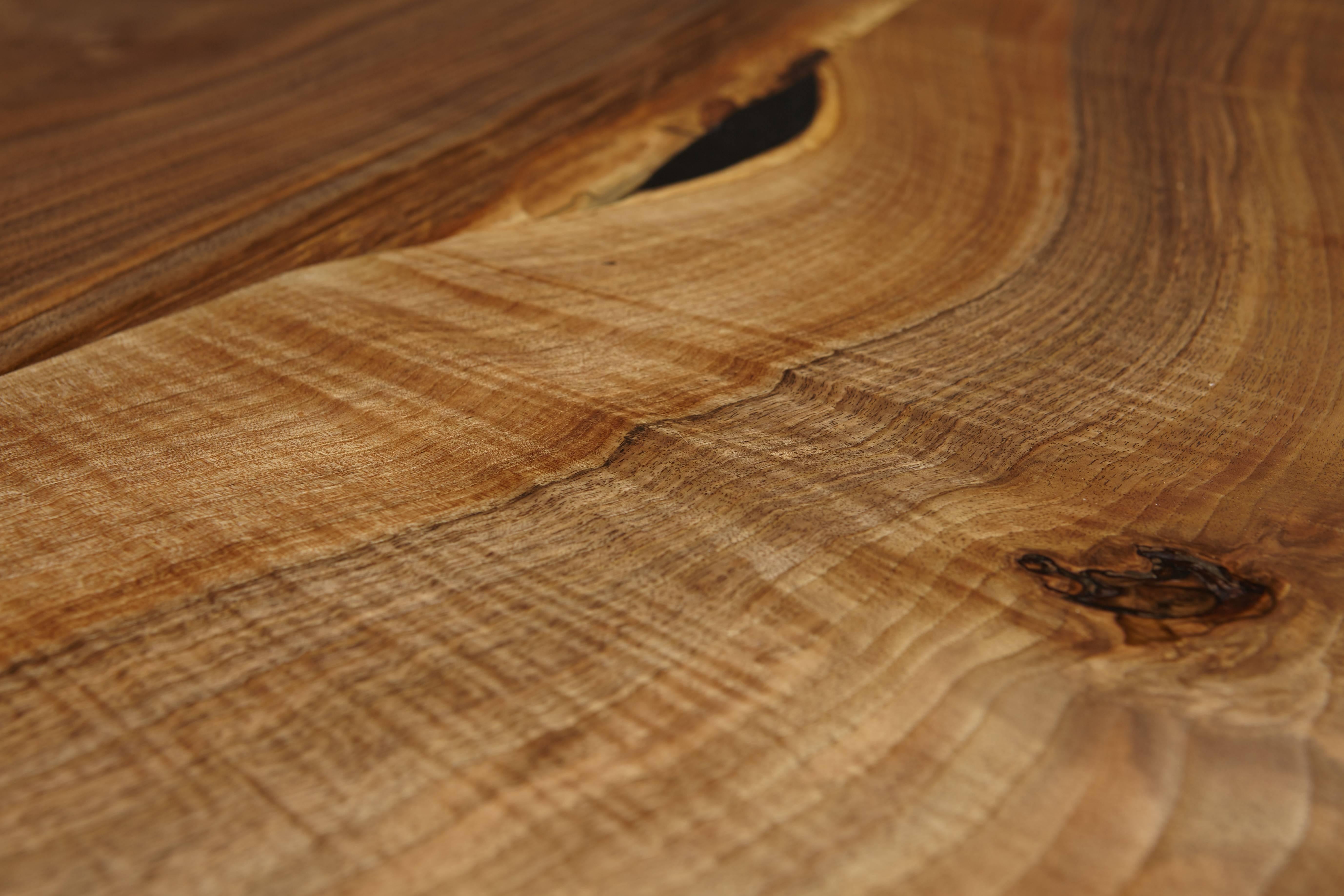 Ripple walnut dining table with inset live edge. Bespoke sizes by Jonathan Field (Walnuss)