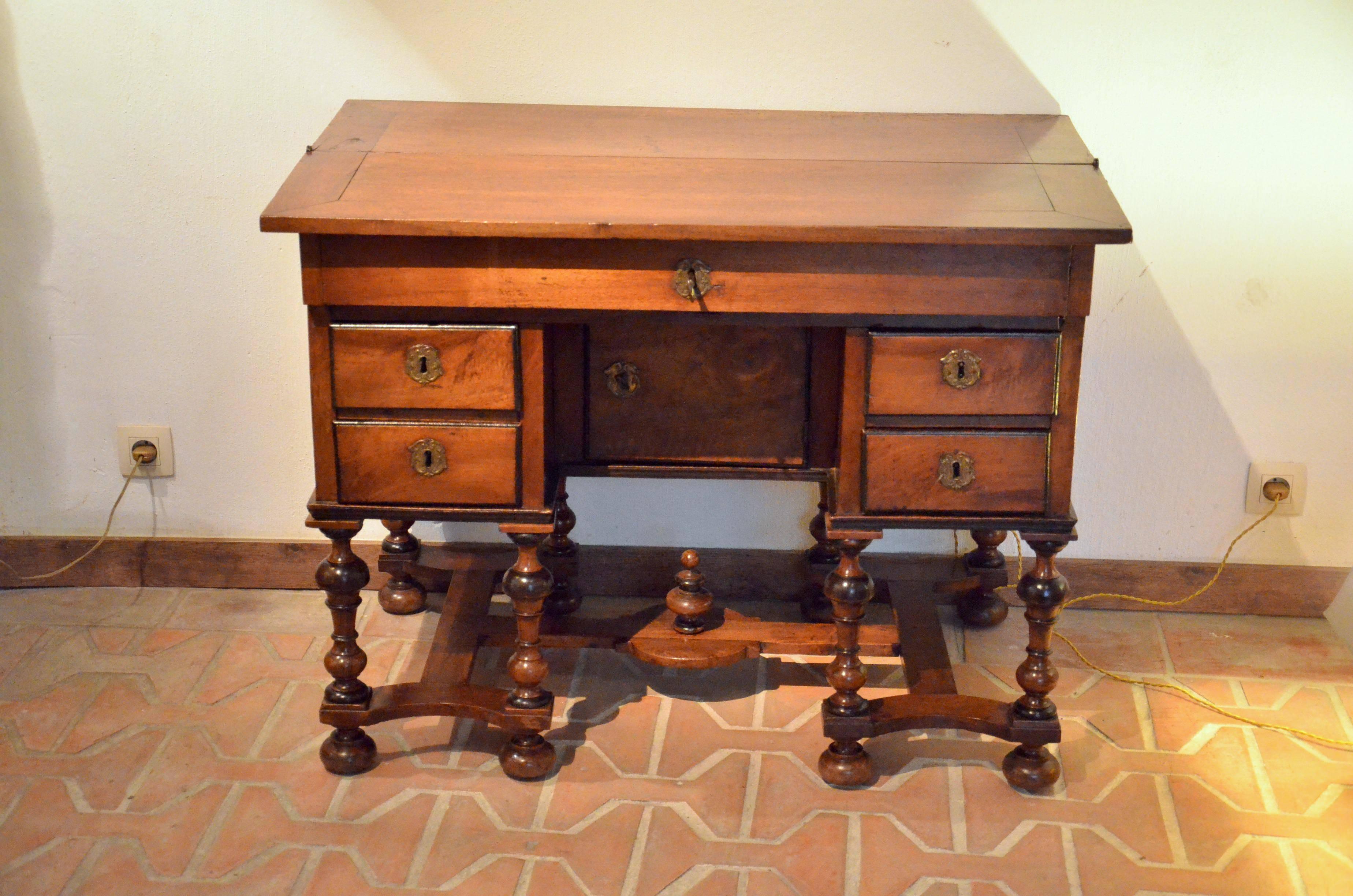 17th Century French Bureau Mazarin In Good Condition For Sale In Antwerp, BE