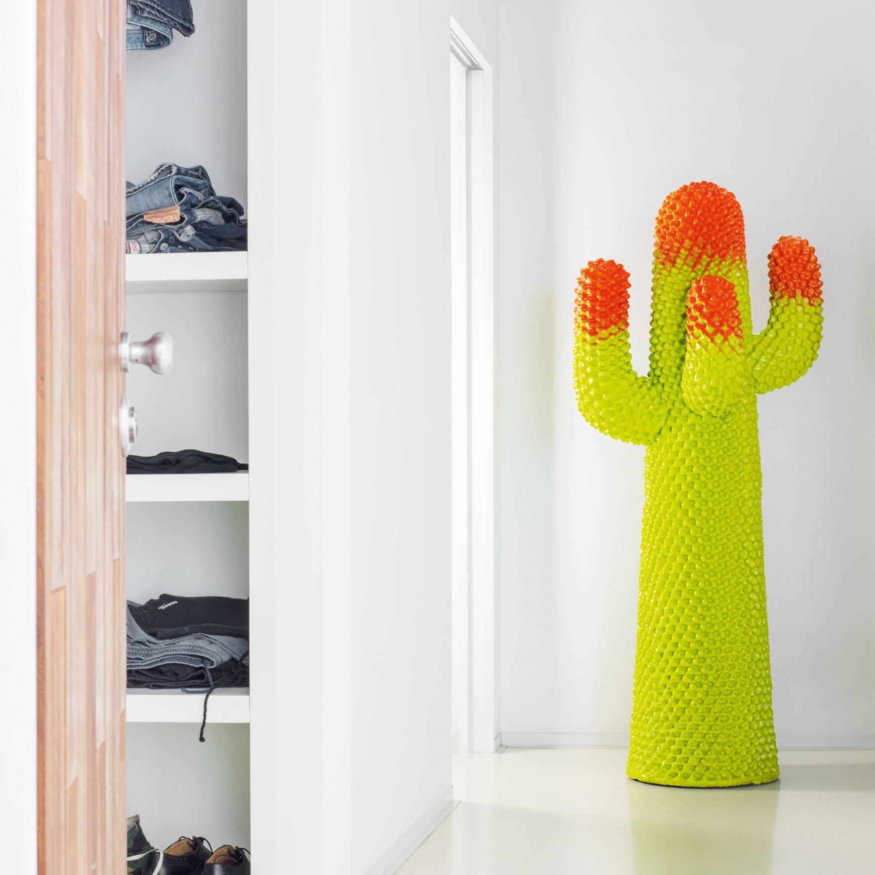Designed in 1972 by Guido Drocco and Franco Mello, the 'Cactus' is one of Design's most iconic items. In 2012, on the occasion of its fortieth anniversary, the coat hanger was presented in a new limited edition of 300 pieces. The 'Metacactus'