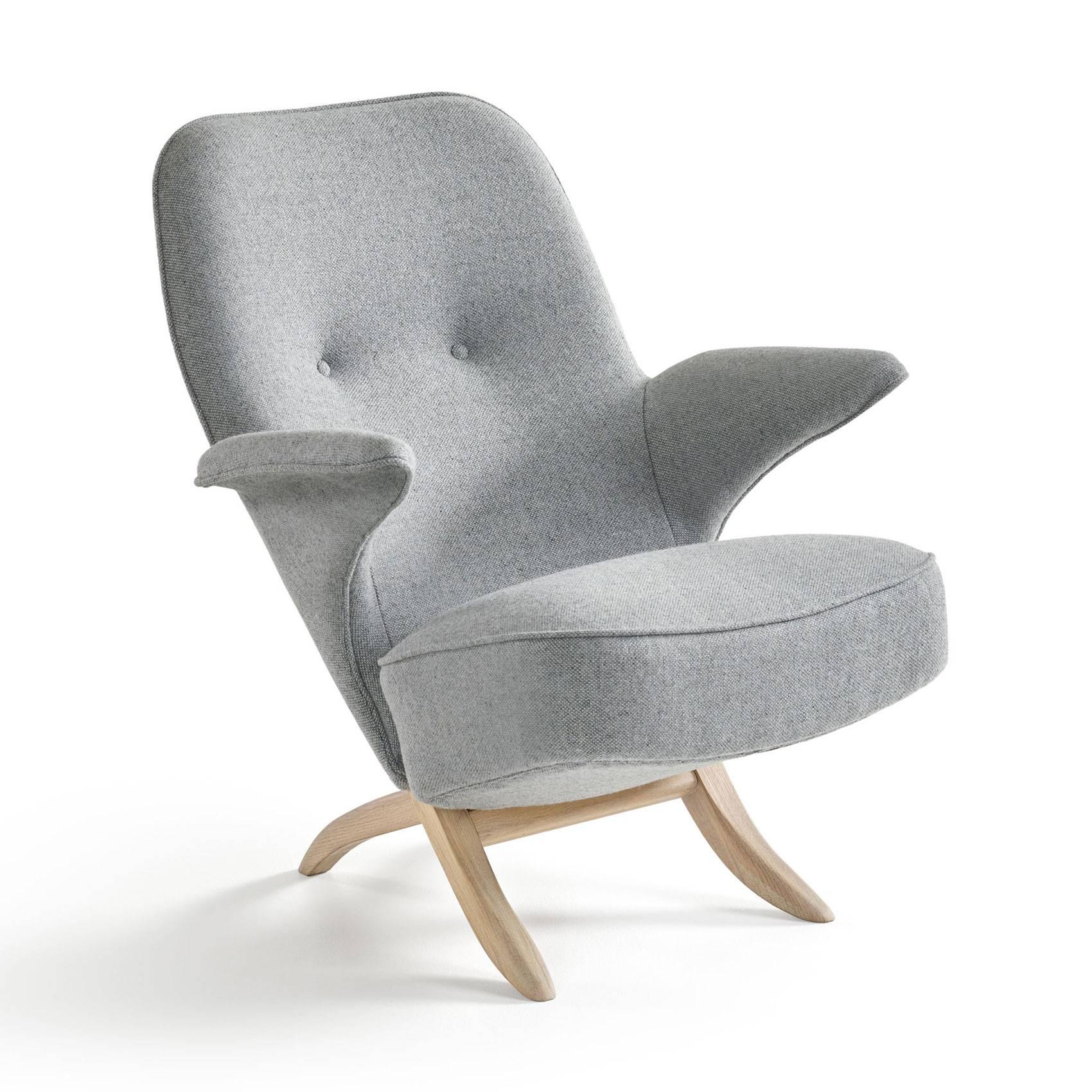 Artifort celebrates its 125th anniversary with a limited edition re-release of Theo Ruth’s iconic ‘Pinguin’ chair. This armchair consists of two separate base elements that are fitted together with forked ends and held together by gravity.