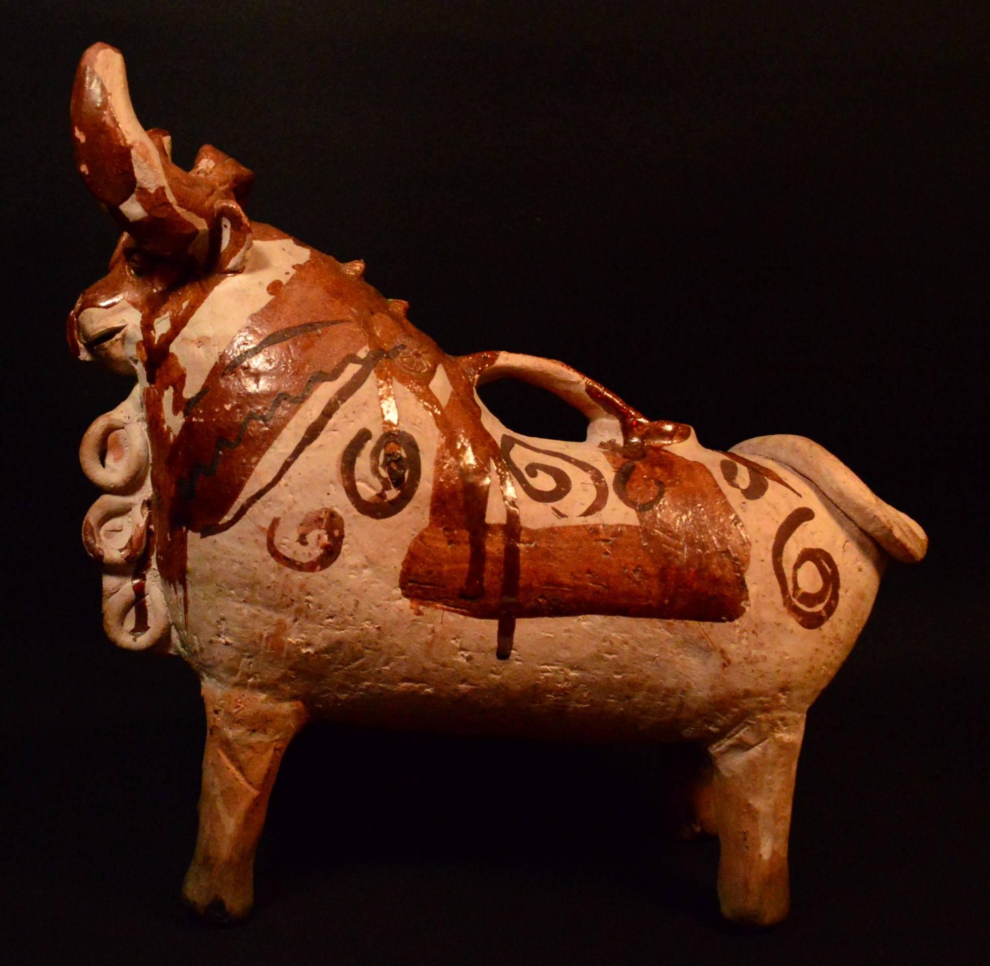 Antique Peru Clay Pucara Bull Vessel Jug, 1930 (Volkskunst) im Angebot