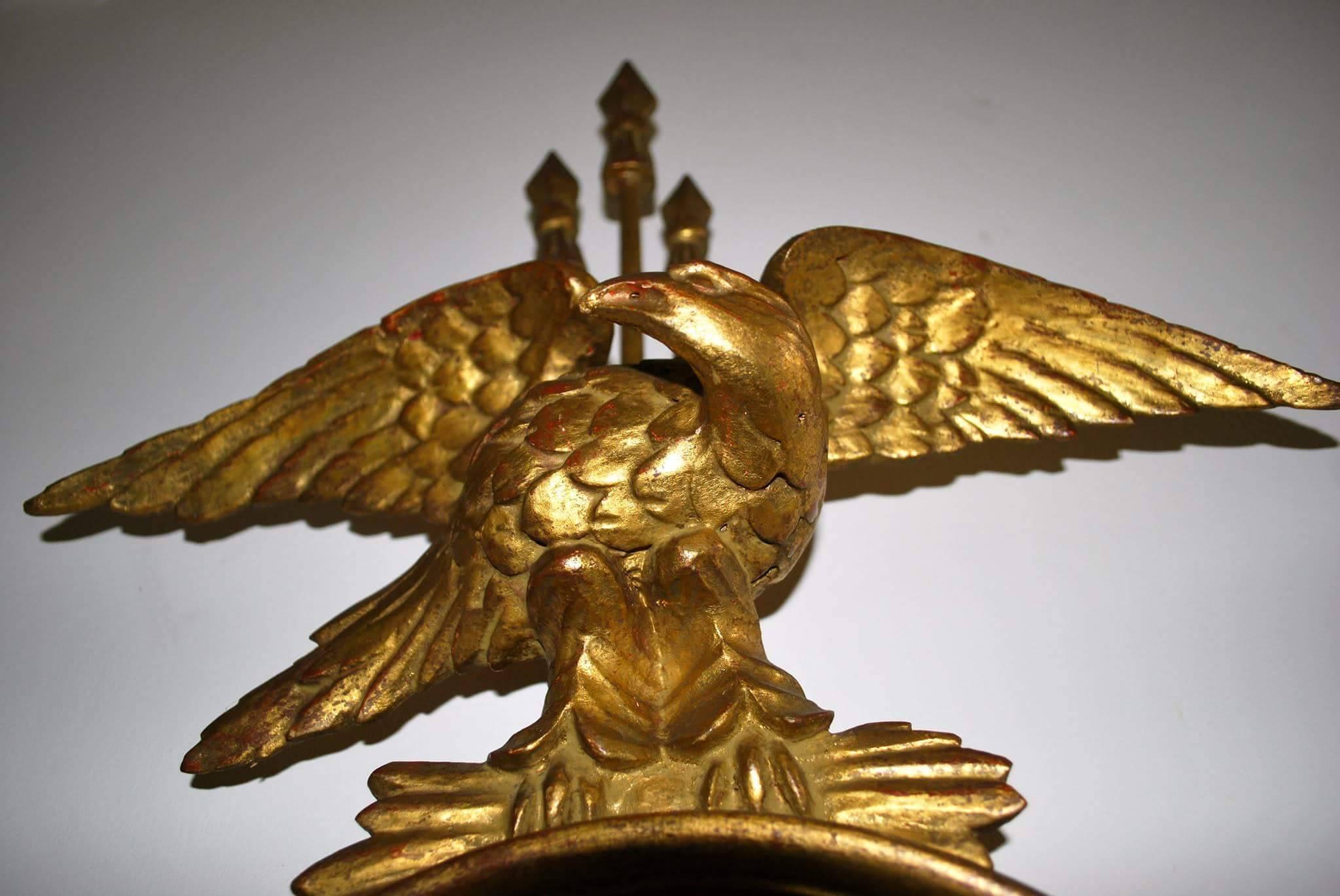 19th Century Giltwood Wall Mirror with an Eagle Crest In Excellent Condition In Tetsworth, GB