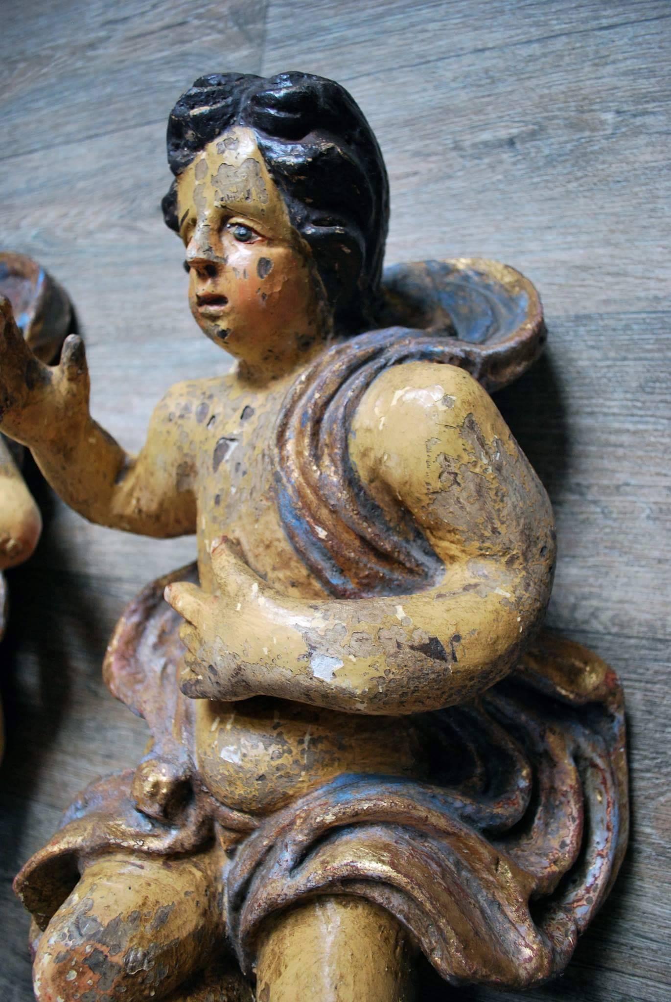 Large pair of 17th Century Polychromed Carved Wood Cherubs In Excellent Condition For Sale In Tetsworth, GB