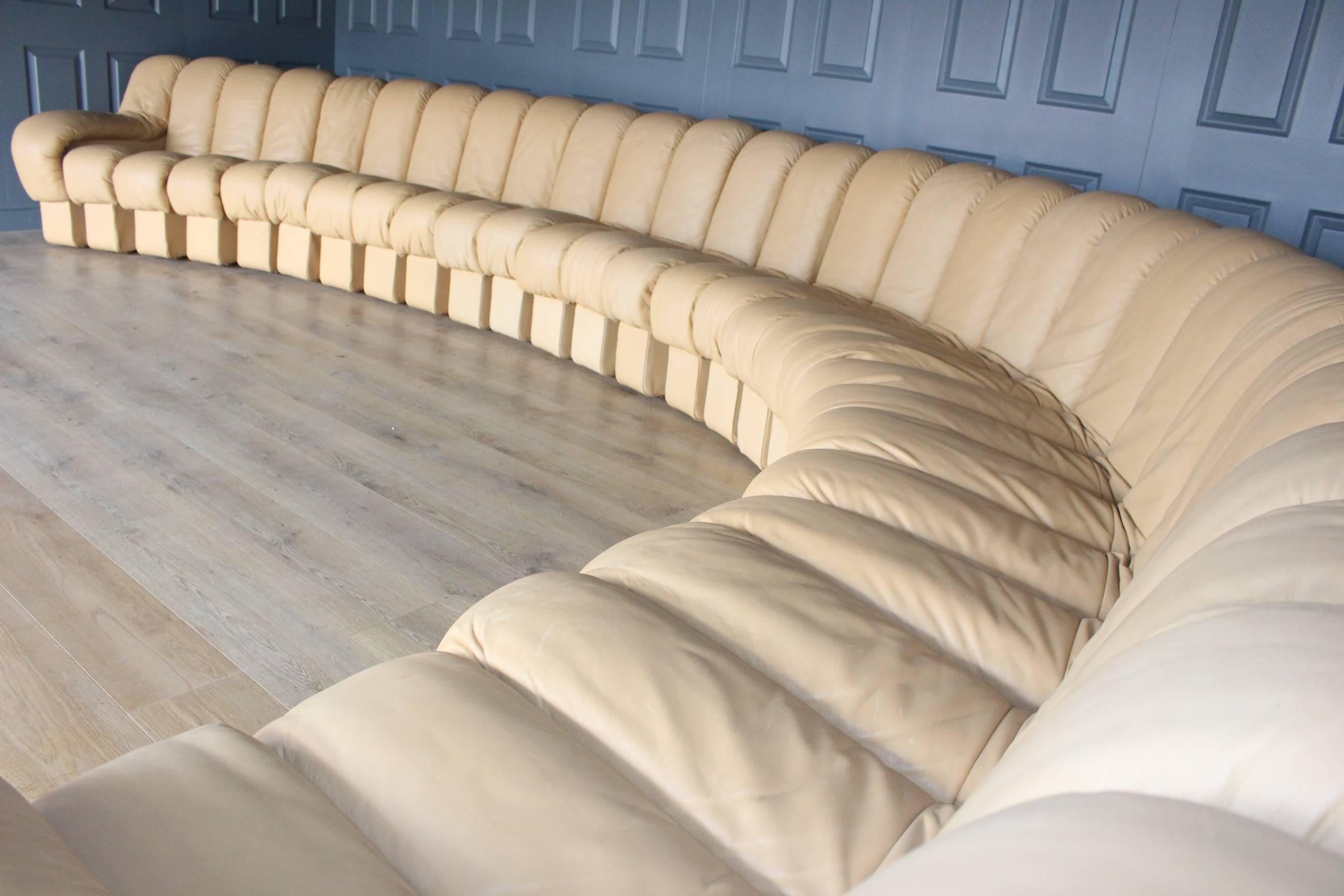 Iconic De Sede DS-600 Non Stop 29 Elements Corner Sofa Suite In Excellent Condition For Sale In London, GB