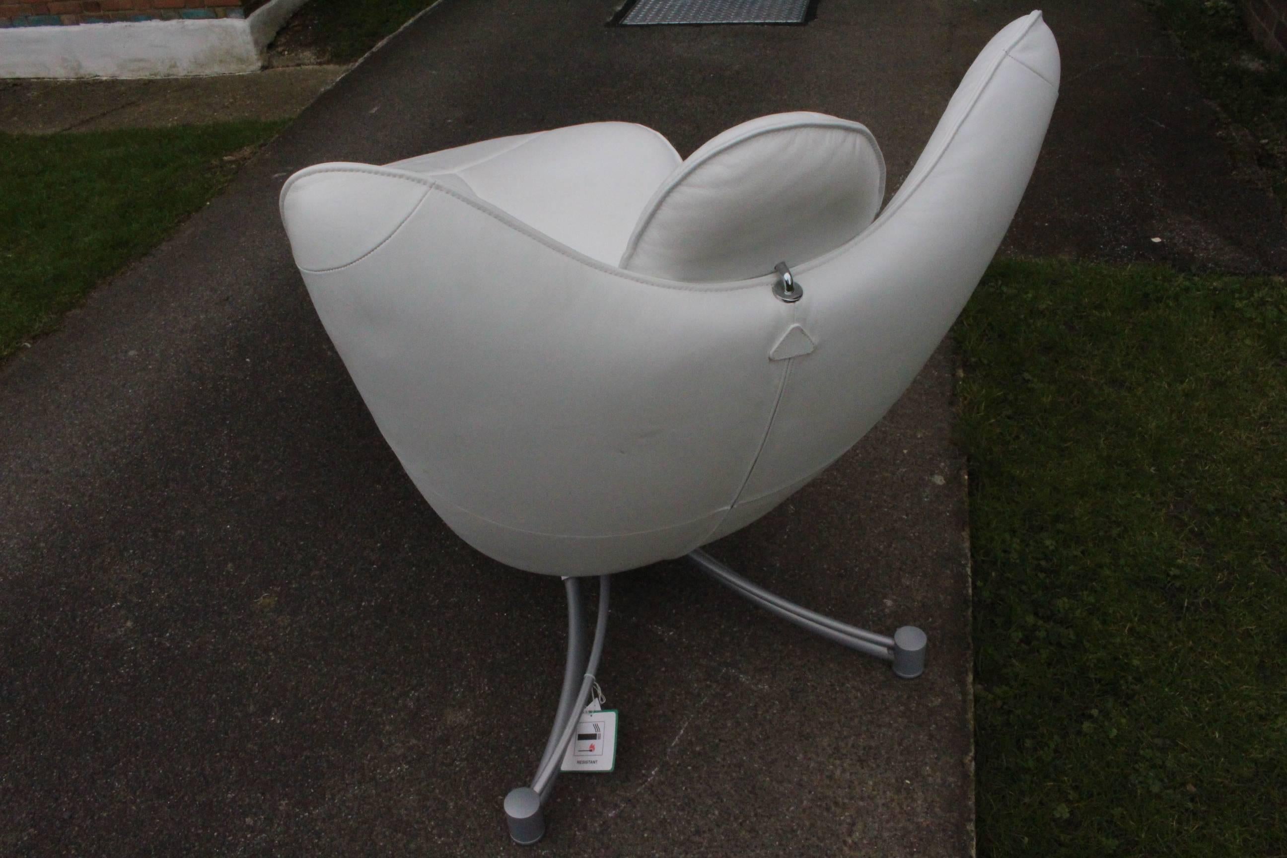 Contemporary Designer De Sede 151 White Leather Recliner Armchair Chaise For Sale