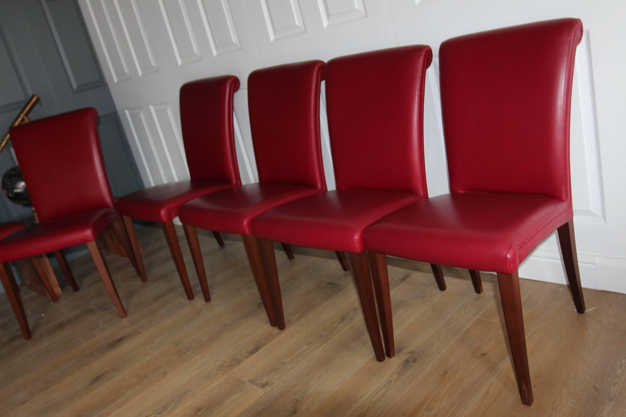 Poltrona Frau ‘Vittoria’ Set of Eight Dining Chairs in Claret Leather In Excellent Condition For Sale In London, GB