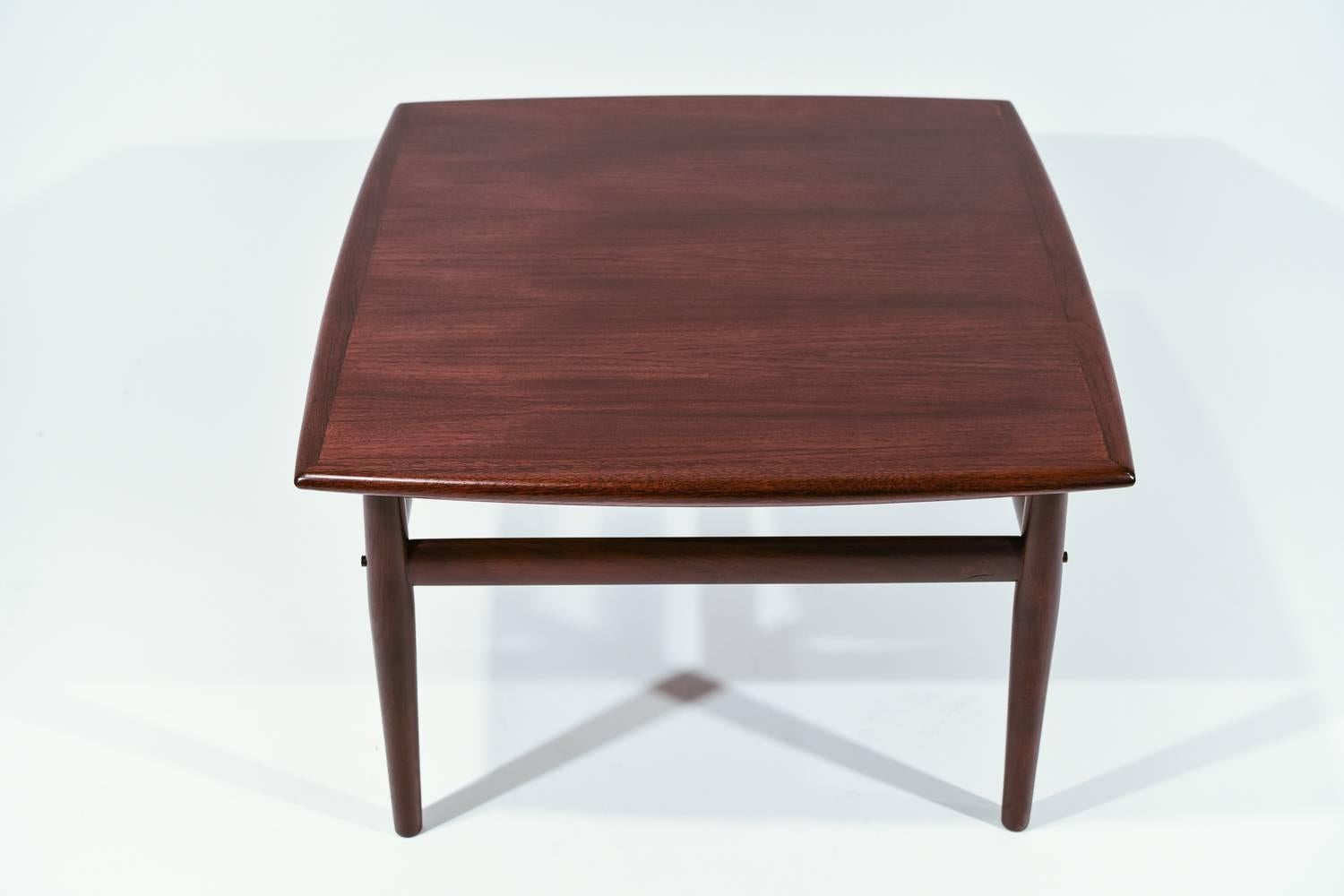 This Danish Mid-Century coffee table was designed by Grete Jalk for Glostrup in the 1960s. Featuring exquisite rosewood, typically used in Danish design.