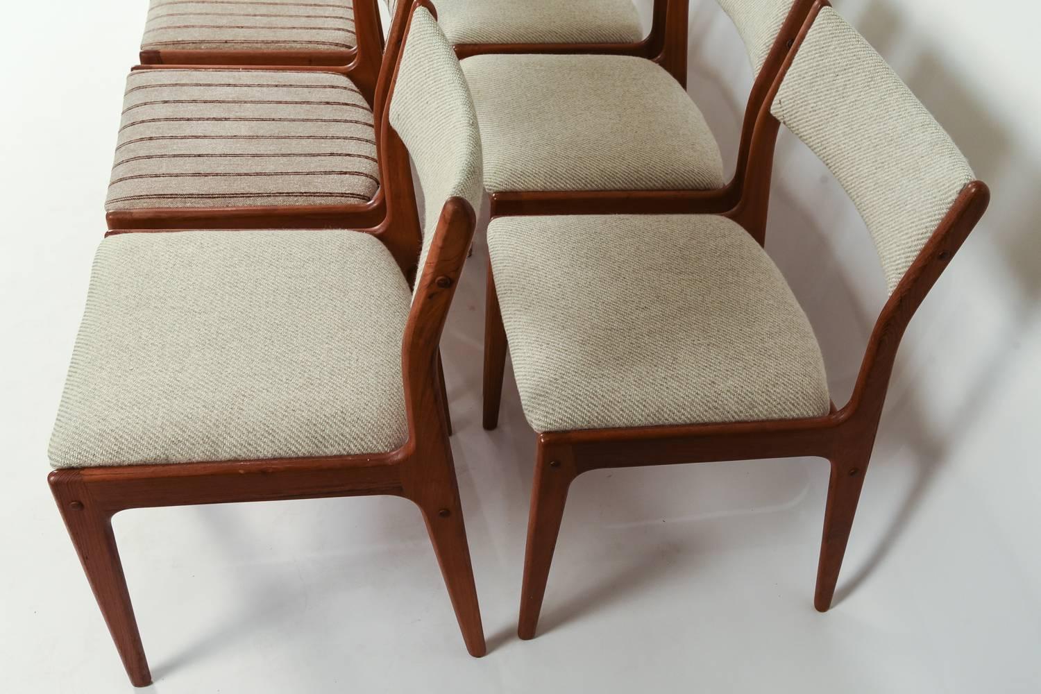 Mid-Century Modern Set of Eight Johannes Andersen for Uldum Mobelfabrik Danish Teak Dining Chairs